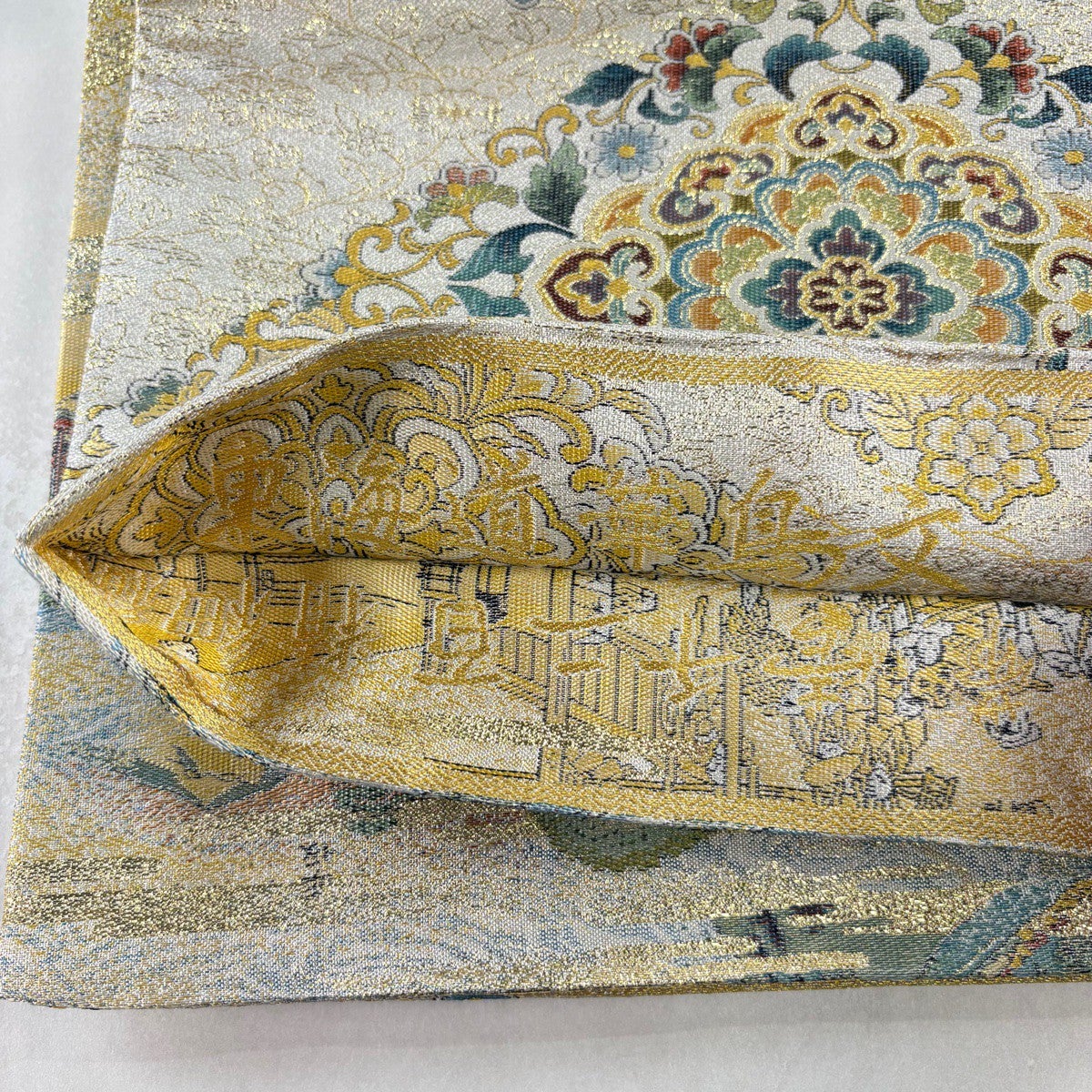 美品】 丸帯 逸品 東海道花鳥文 人物 金糸 箔 灰茶 全通 正絹｜中古