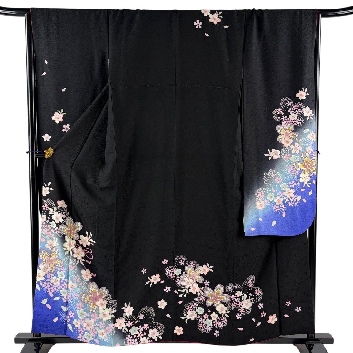美品】 振袖 身丈159cm 裄丈66cm M 袷 桜 組紐 箔 金彩 黒 正絹 名品