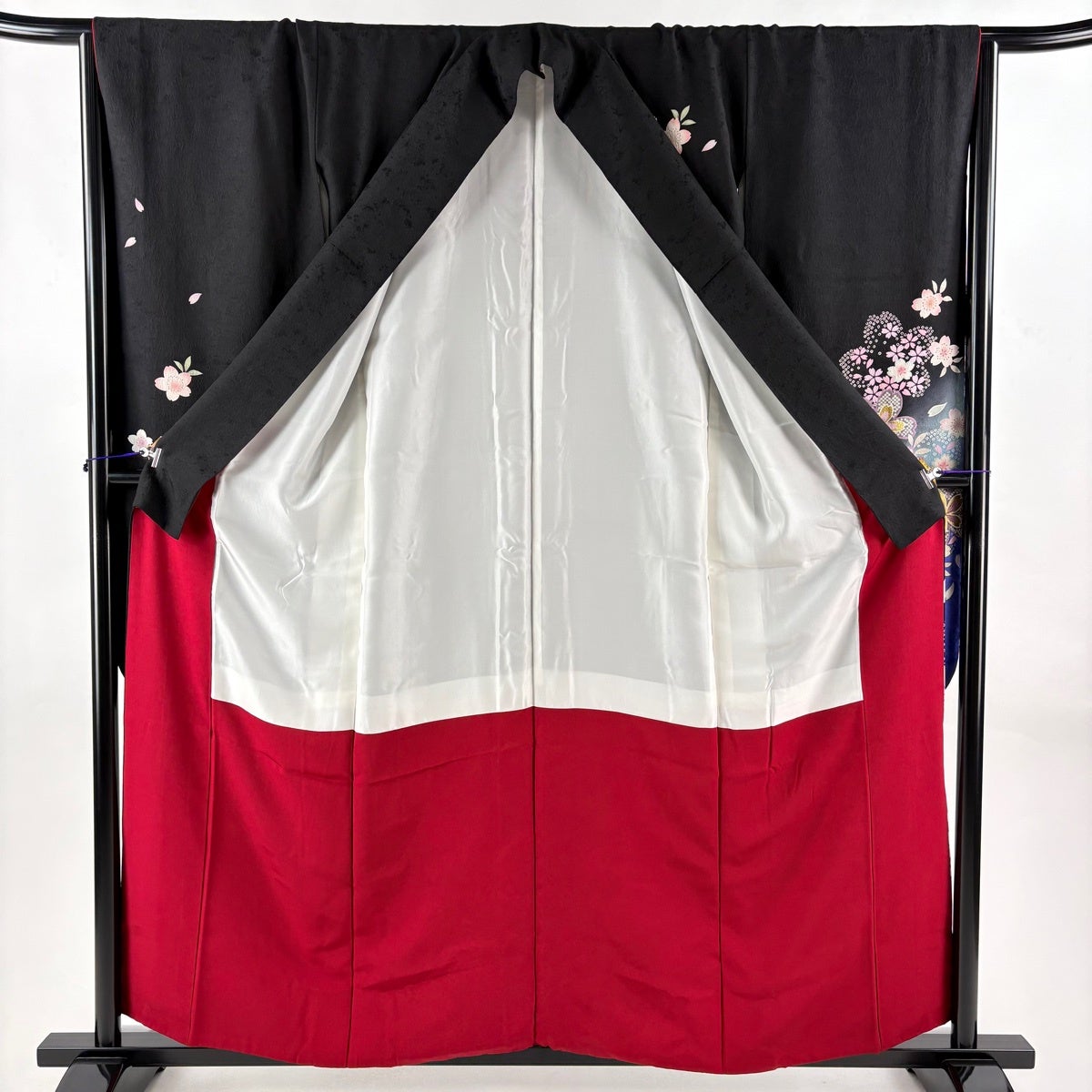 美品】 振袖 身丈159cm 裄丈66cm M 袷 桜 組紐 箔 金彩 黒 正絹 名品