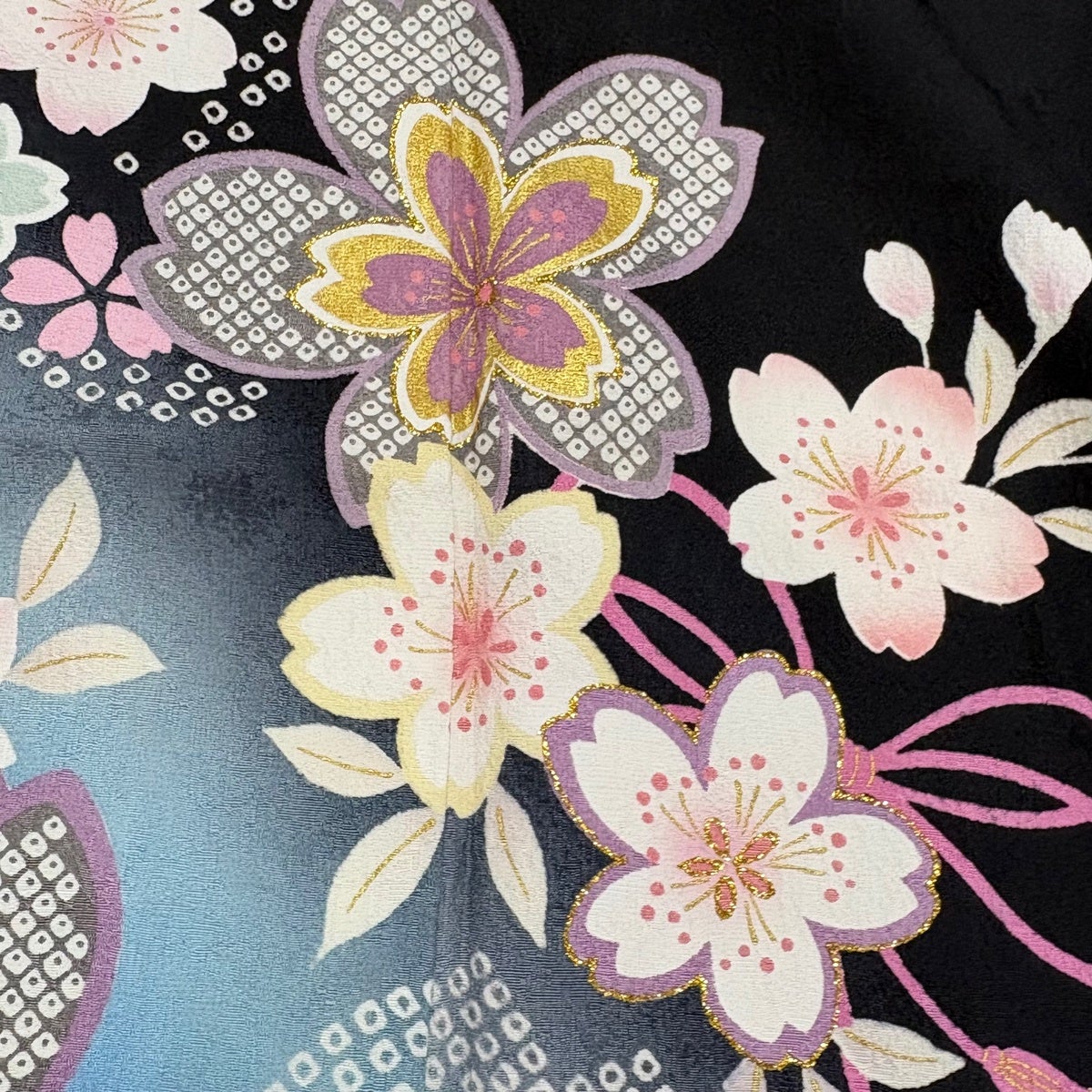 美品】 振袖 身丈159cm 裄丈66cm M 袷 桜 組紐 箔 金彩 黒 正絹 名品