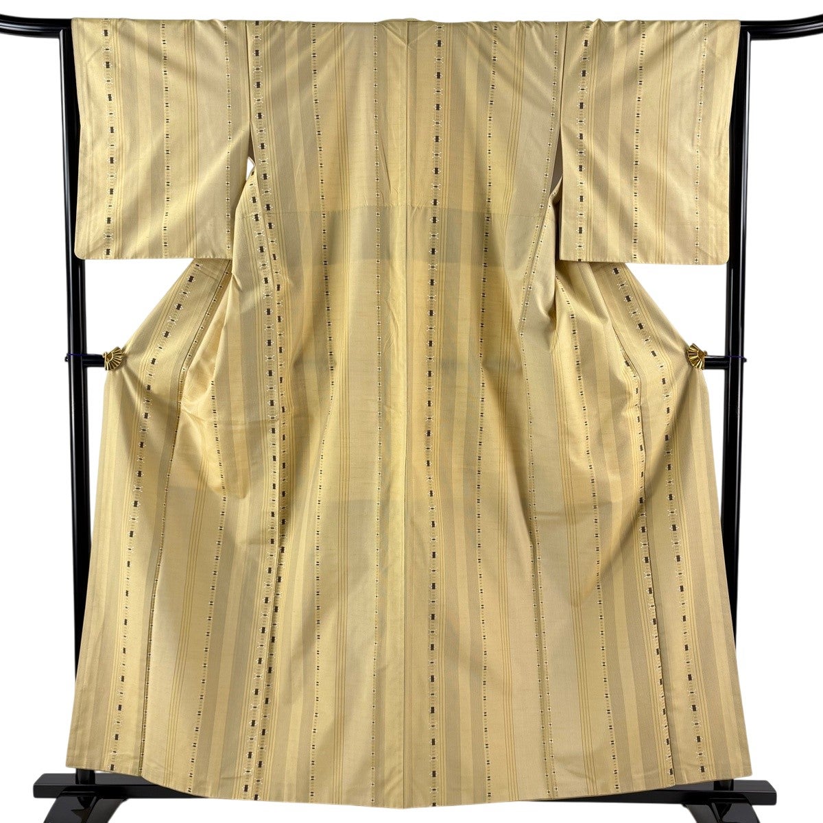 美品】 紬 身丈158cm 裄丈65cm M 袷 縞 幾何学模様 薄黄土色 正絹 名品