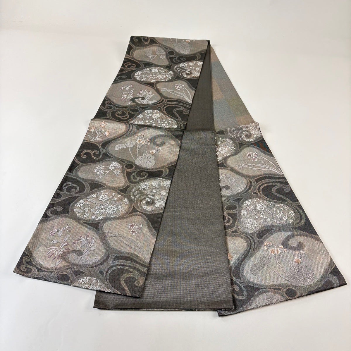 美品】 袋帯 秀品 草花 銀糸 黒灰 六通 正絹｜中古・古着・リサイクル