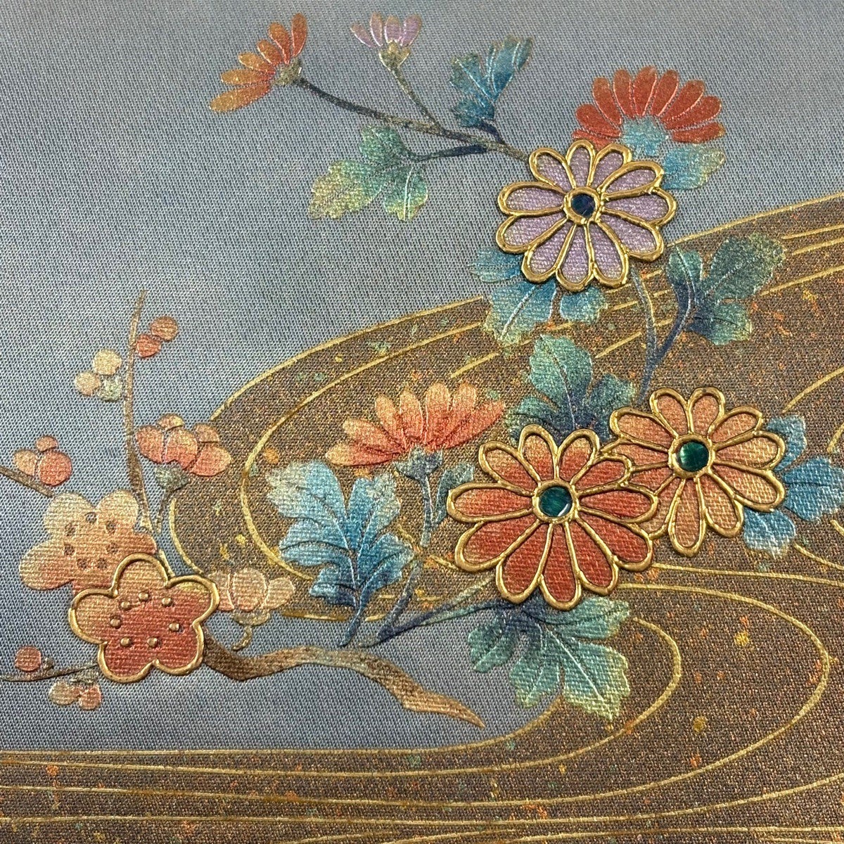 袋帯 秀品 関西仕立て 菊 流水 螺鈿 金彩 青灰色 お太鼓柄 正絹｜中古