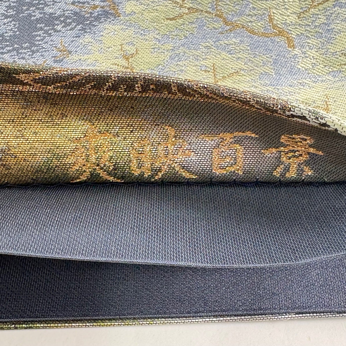 袋帯　金糸　清水寺　京名所　森林　ゴールド　山景　着物　112t 美品】 袋帯 秀品 爽映百景 清水寺 箔 金糸 銀色 六通 正絹｜中古