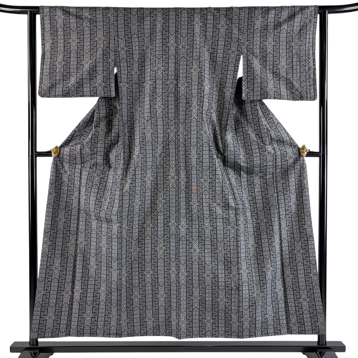 美品】 紬 身丈154.5cm 裄丈62cm S 袷 証紙あり 縞模様 幾何学模様 黒