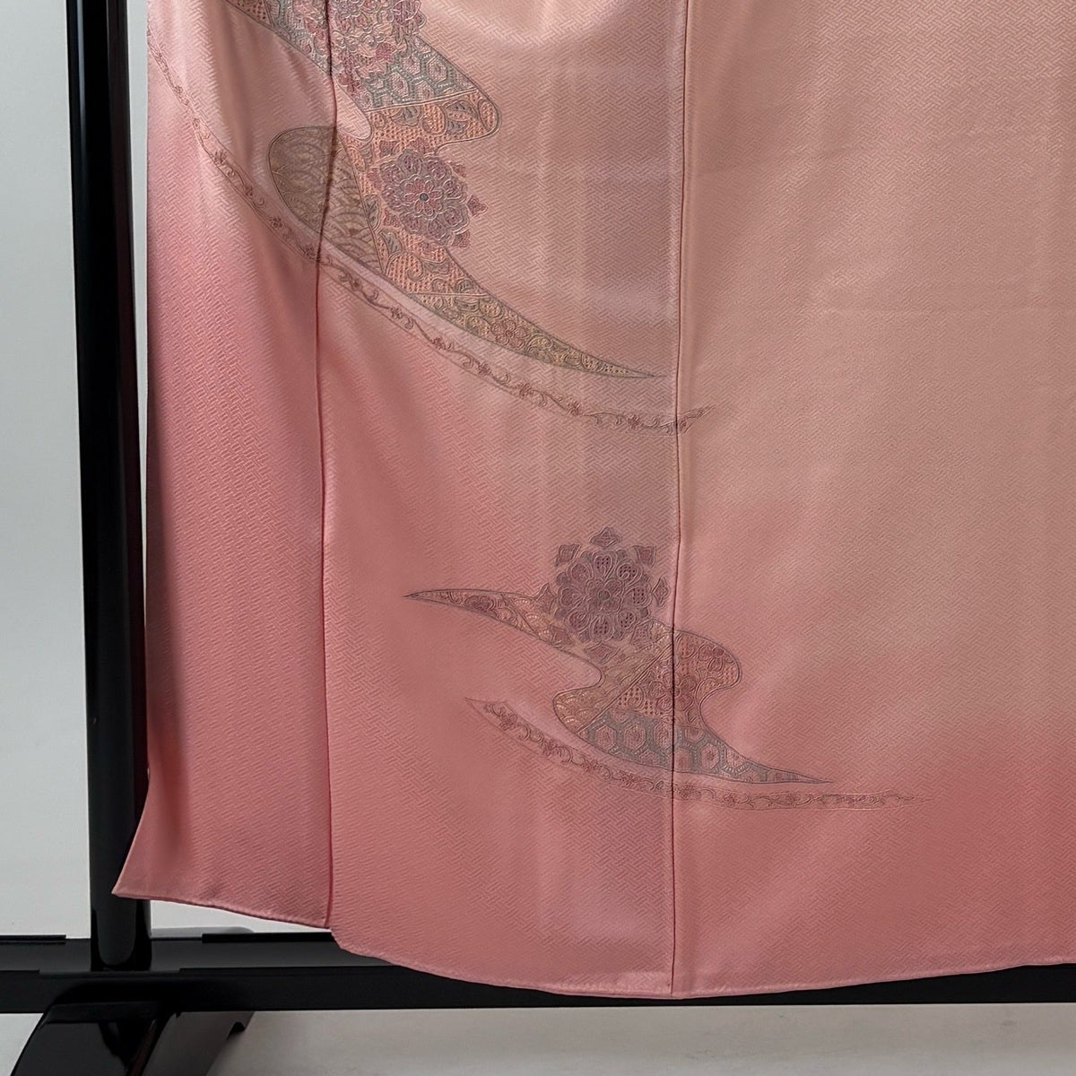 付下げ 身丈160.5cm 裄丈65cm M 袷 花文 有職文様 刺繍 ぼかし ピンク