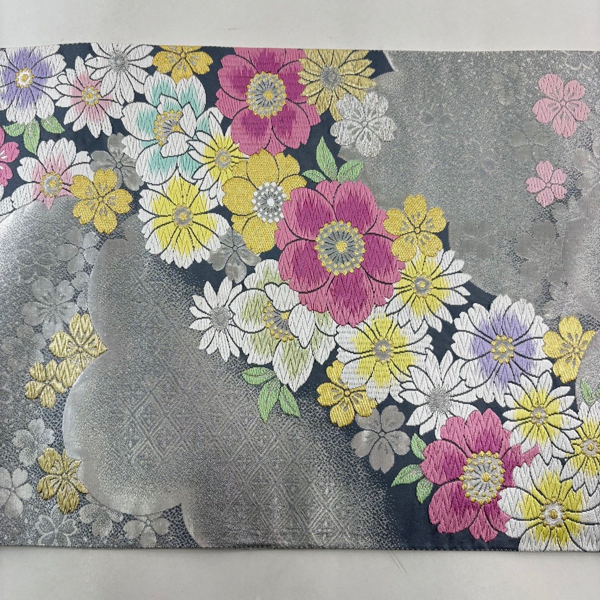 美品】 袋帯 秀品 桜 草花 箔 金糸 銀色 六通 正絹｜中古・古着