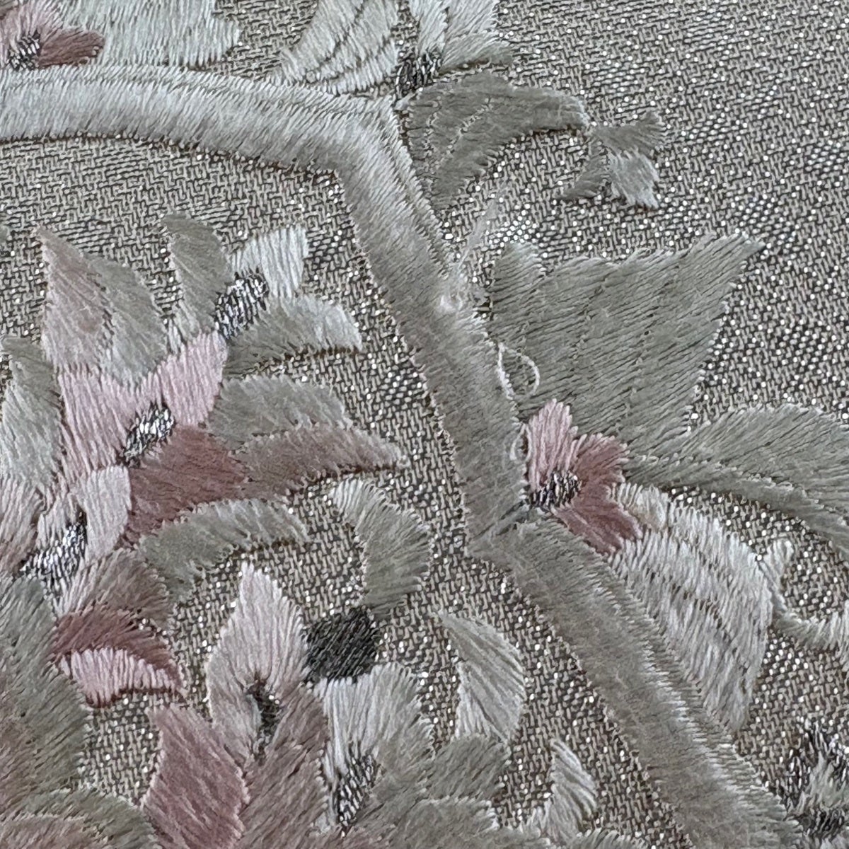 美品】 名古屋帯 優品 華文 花唐草 銀糸 薄ピンク 正絹｜中古・古着