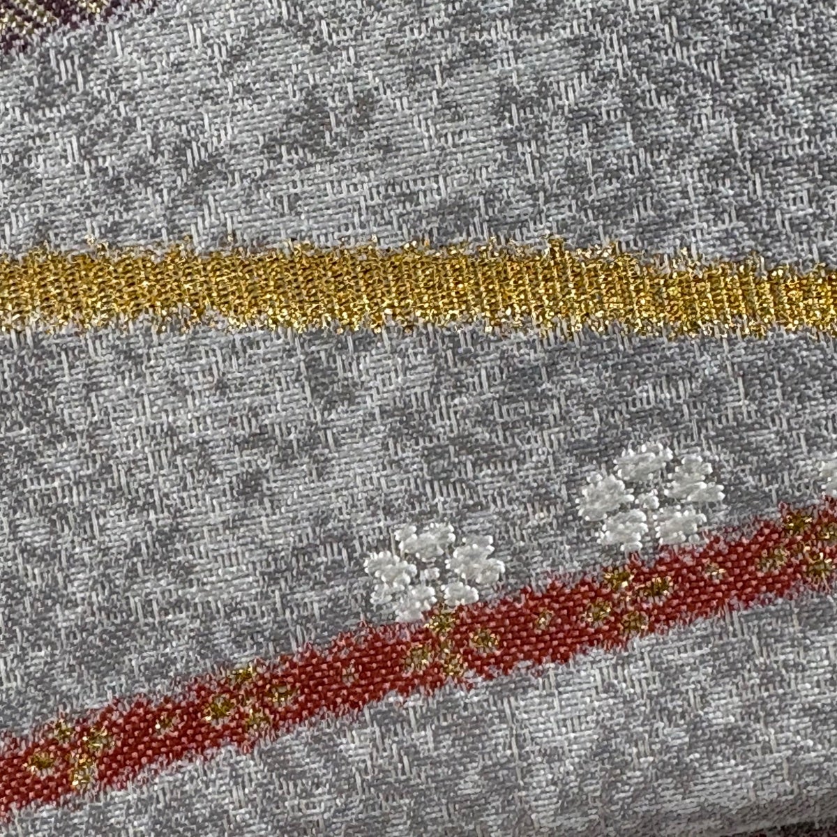 名古屋帯　正絹　刺繍　金糸　流水　桜　芝草　水辺　風景模様　着物　061t 名古屋帯 正絹 刺繍 金糸 流水 桜 芝草 水辺 風景模様 着物 061t
