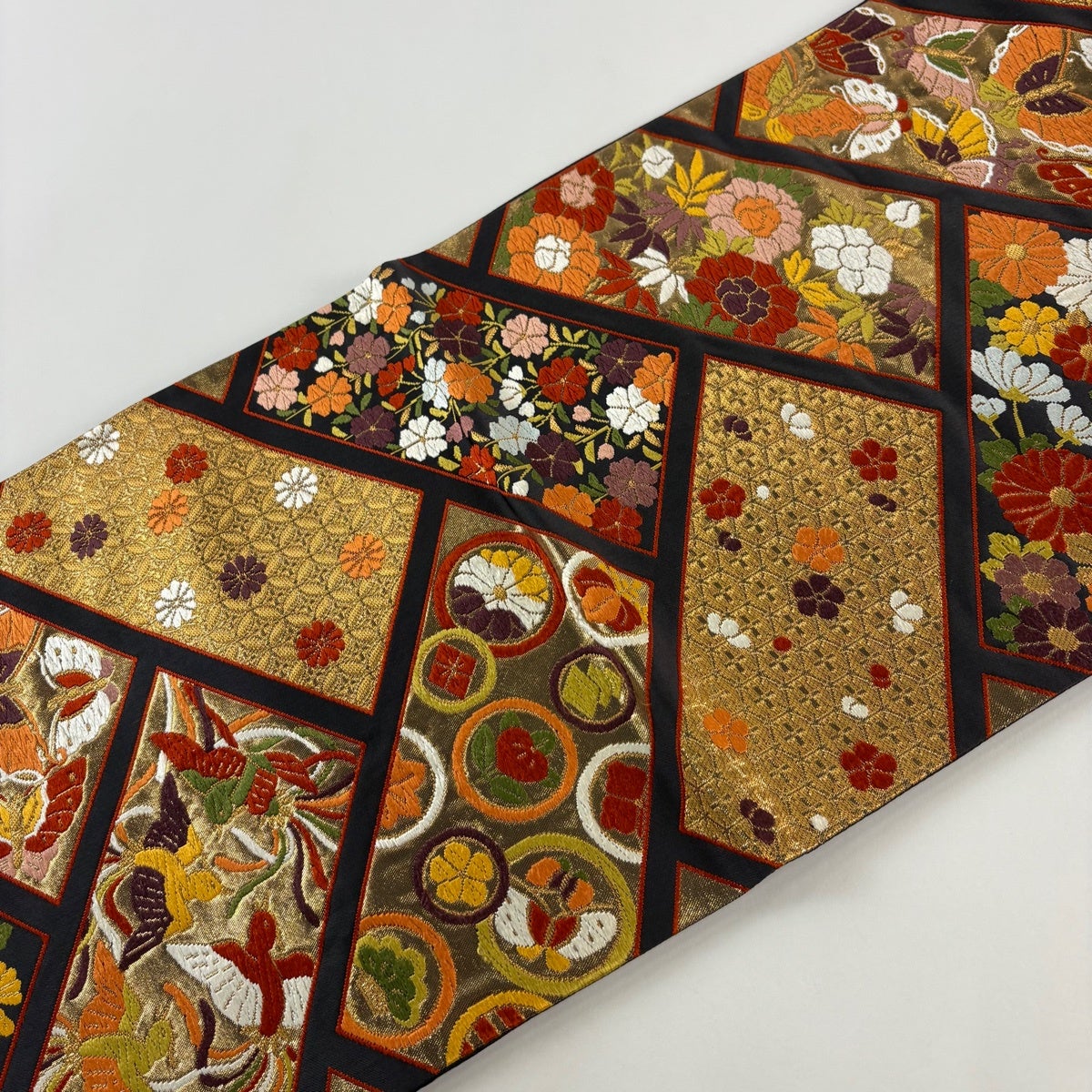 袋帯 逸品 河合美術織物 落款あり 京西陣織 関西仕立て 蝶 草花 刺繍
