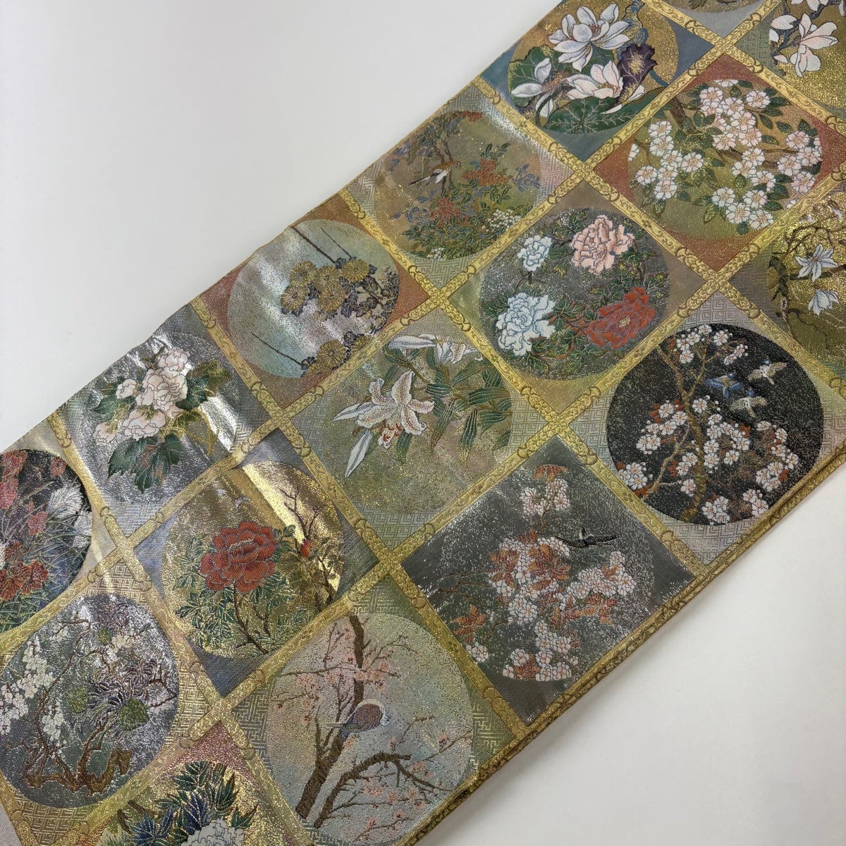 美品】 丸帯 逸品 花鳥画天井絵巻 箔 薄緑 全通 正絹｜中古・古着