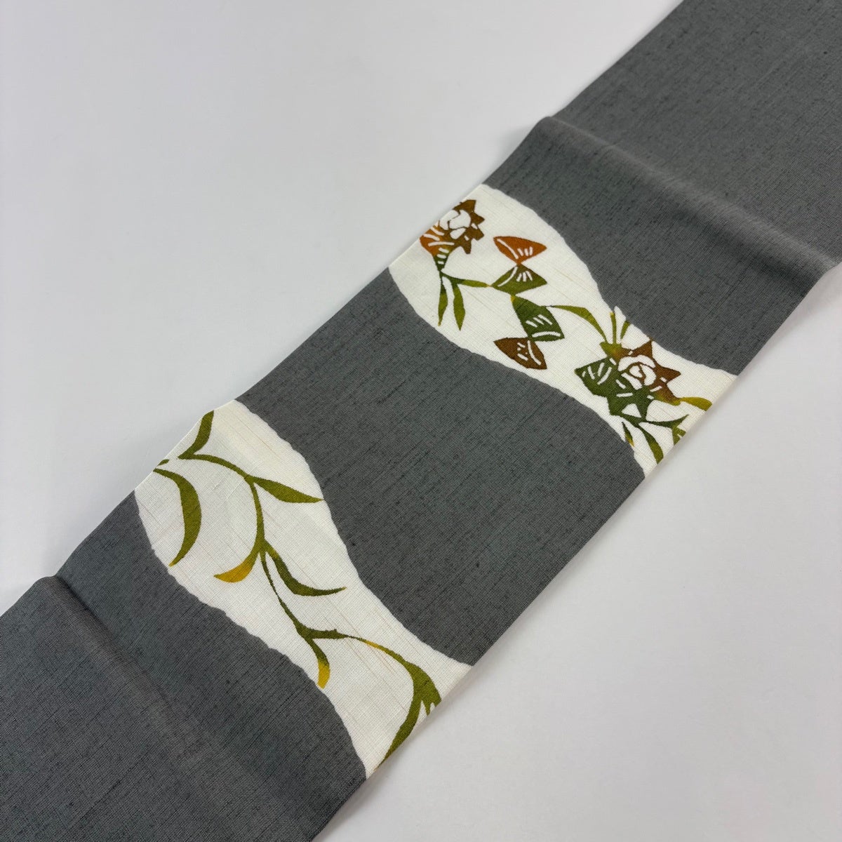 美品】 名古屋帯 逸品 落款あり 下平清人 紬地 草花 灰緑 正絹｜中古