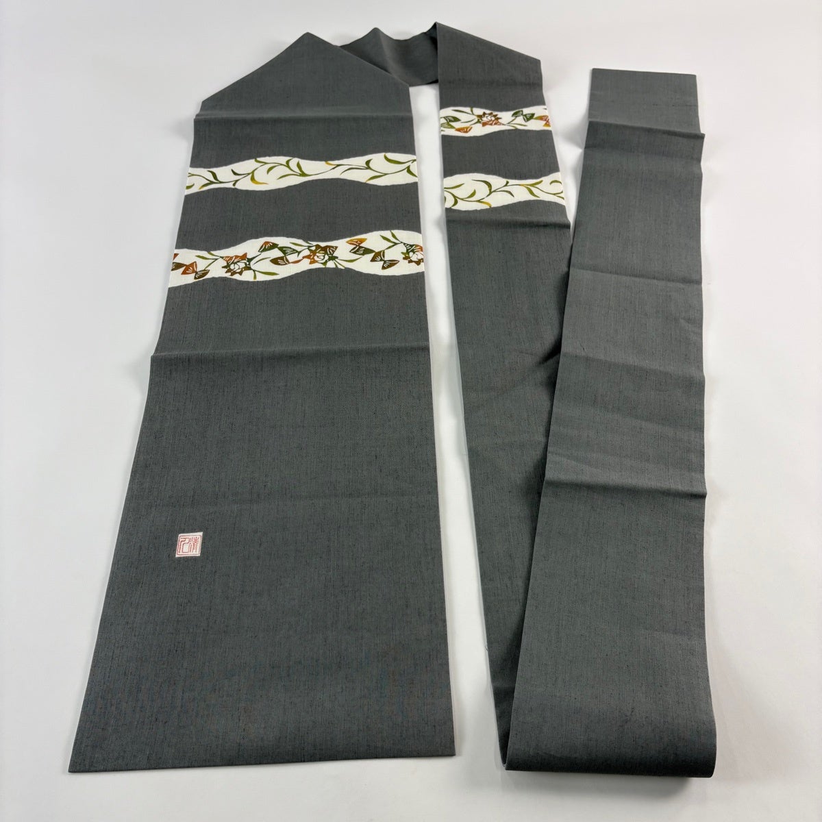 美品】 名古屋帯 逸品 落款あり 下平清人 紬地 草花 灰緑 正絹｜中古