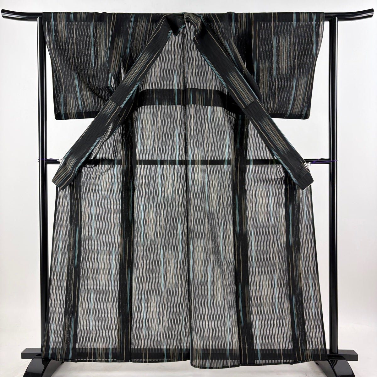 美品】 小紋 身丈162cm 裄丈62.5cm S 薄物 縞 幾何学模様 黒 正絹 秀品