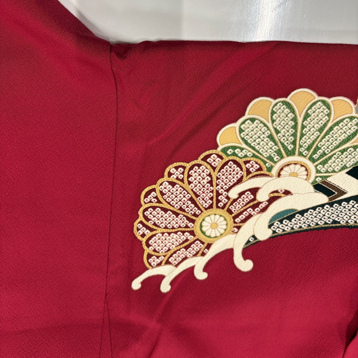 振袖 身丈164cm 裄丈67cm M 袷 菊 熨斗 金糸 金彩 赤 正絹 秀品｜中古