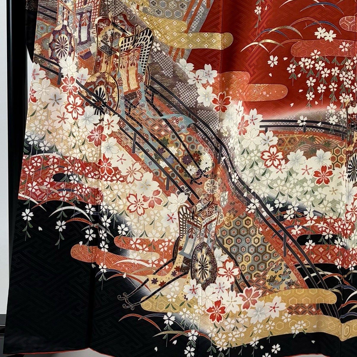 振袖 身丈163.5cm 裄丈65cm M 袷 落款あり 御所車 桜 金糸 金彩 赤茶
