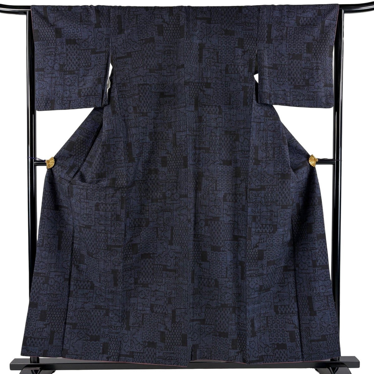 紬 身丈157cm 裄丈62cm S 単衣 矢羽 幾何学 黒 正絹 名品｜中古・古着