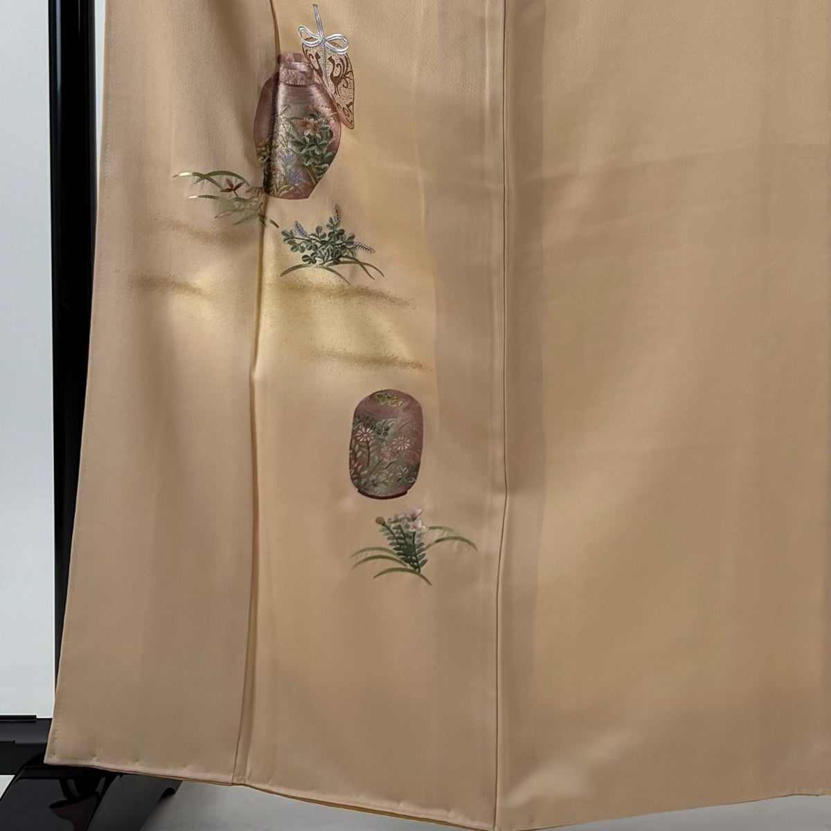 付下げ 身丈162cm 裄丈66cm M 袷 お仕覆 器物 刺繍 金彩 ベージュ 正絹