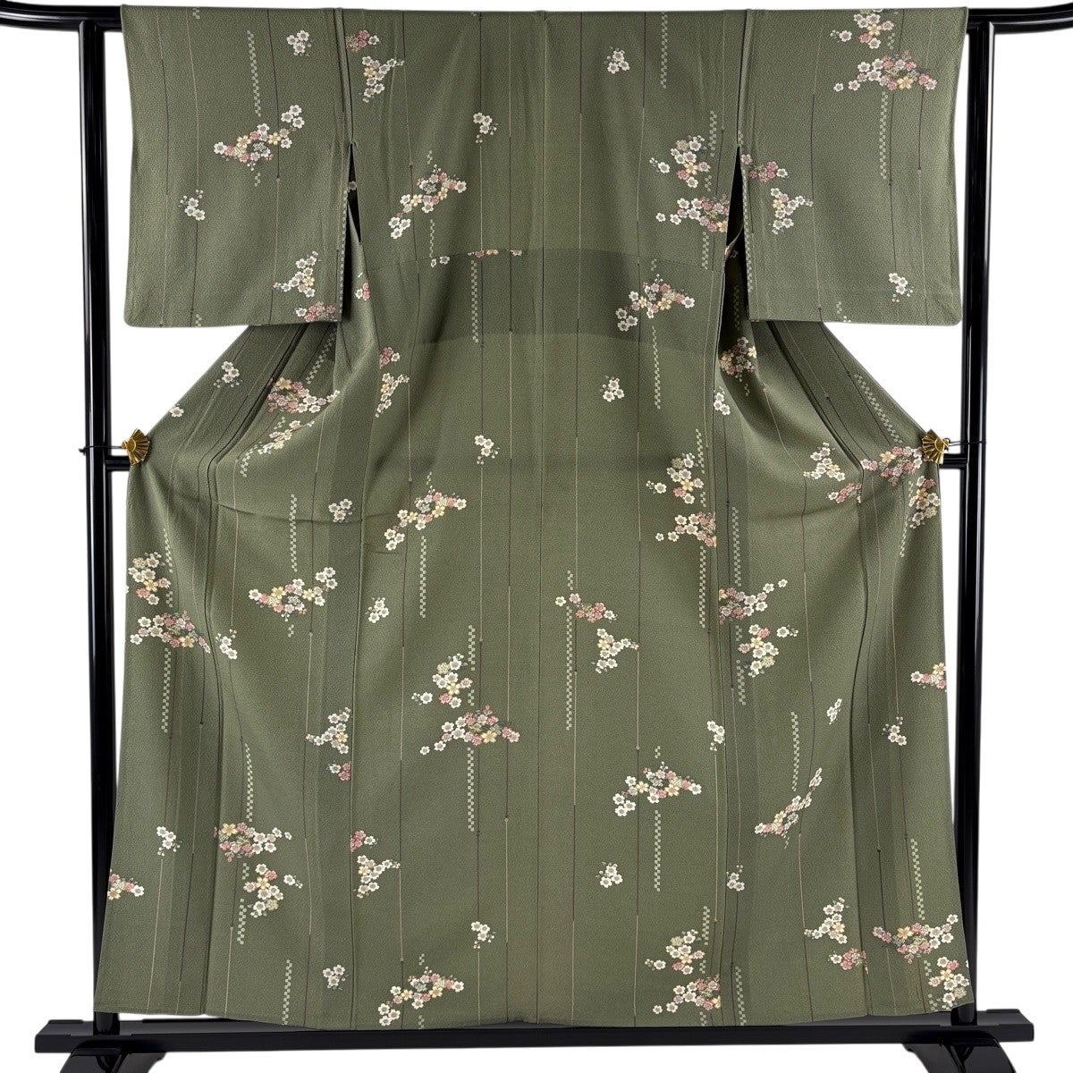 ★専用★未使用品 小紋 グリーンベージュ 桜花 身丈163cm裄丈70cm正絹 小紋 身丈157.5cm 裄丈62cm S 単衣 桜 市松 よもぎ色 正絹 秀品｜中古