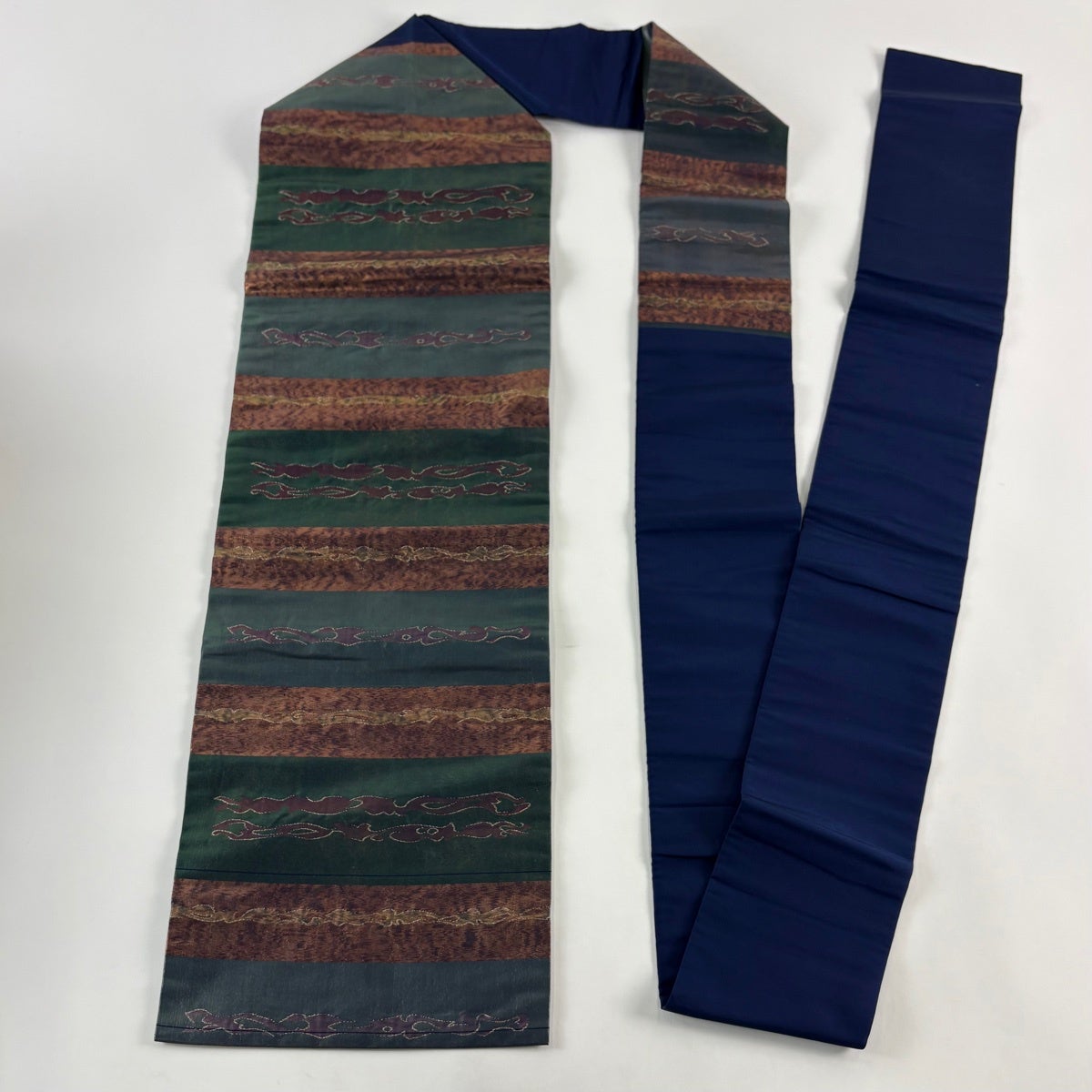 美品】 名古屋帯 秀品 関西仕立て 縞 幾何学模様 箔 緑 正絹|中古 美品】 名古屋帯 秀品 関西仕立て 縞 幾何学模様 箔 緑 正絹|中古