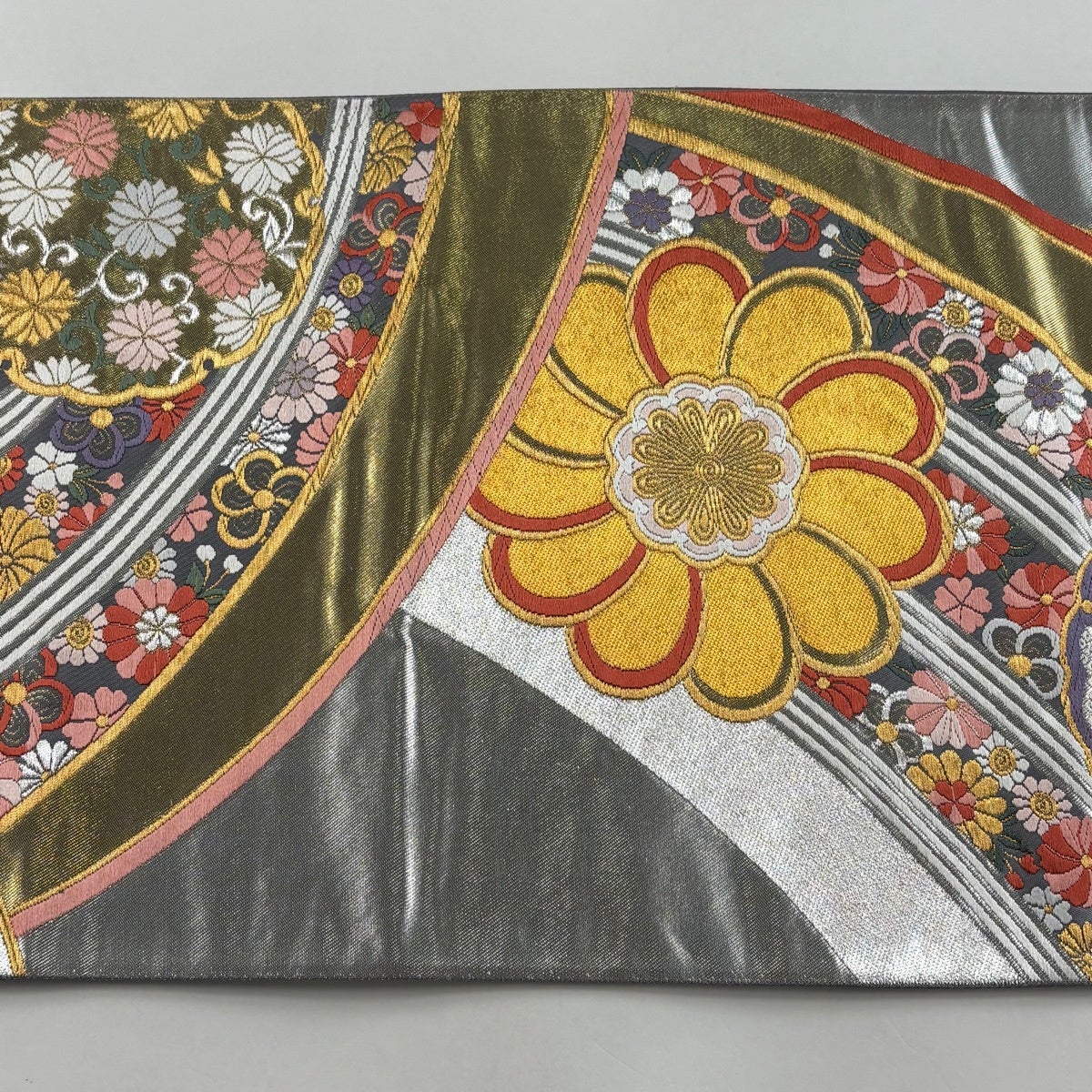 美品】 袋帯 秀品 花鳥 雪輪 金銀糸 箔 銀色 六通 正絹｜中古・古着