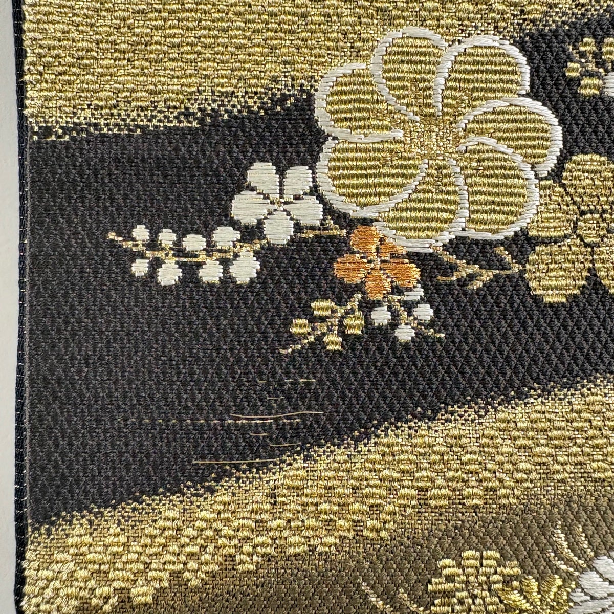 袋帯 秀品 花唐草 枝梅 金銀糸 刺繍 墨色 六通 正絹｜中古・古着