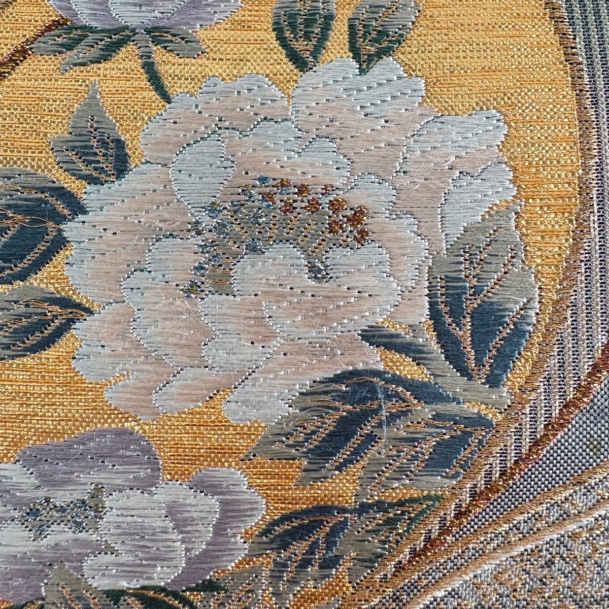 美品】 袋帯 秀品 優遊錦 草花 流水 刺繍 金糸 墨色 六通 正絹｜中古