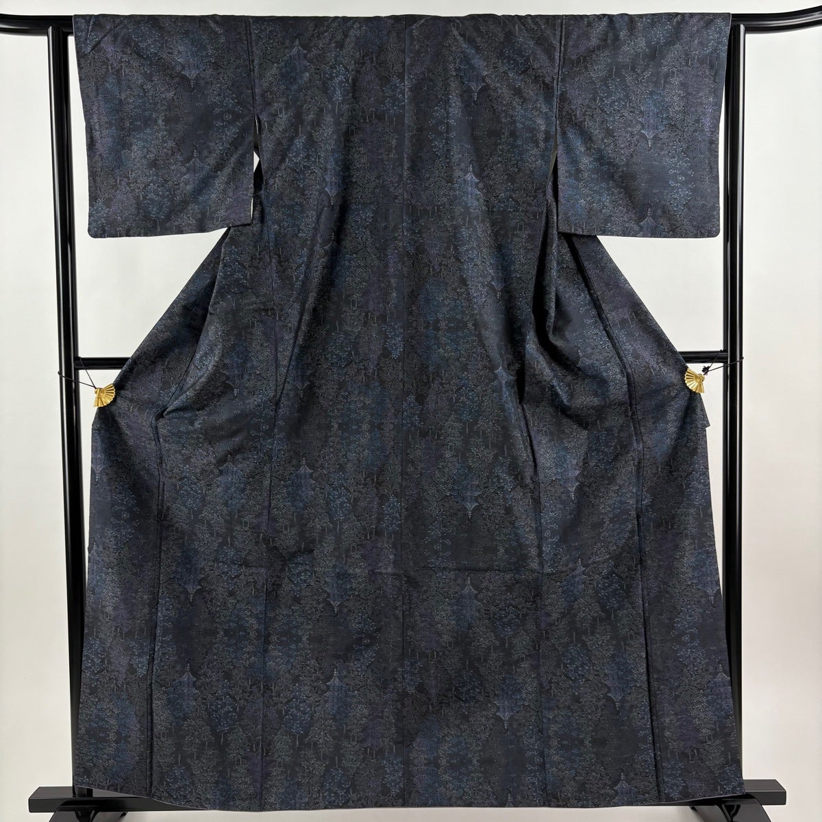 【美品】 大島紬 身丈161cm 裄丈65cm 正絹 秀品 【中古】 美品】 大島紬 身丈161cm 裄丈65cm M 袷 証紙あり 草花 紺色 正絹 秀品