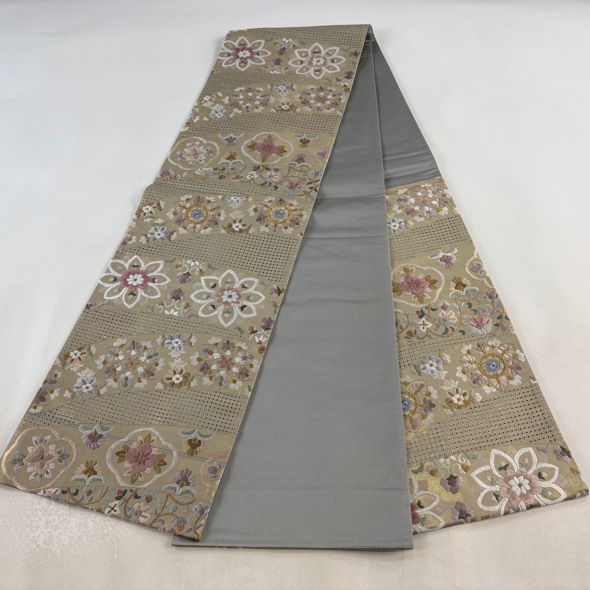 袋帯 逸品 華文 花唐草 刺繍 箔 金色 六通 正絹｜中古・古着
