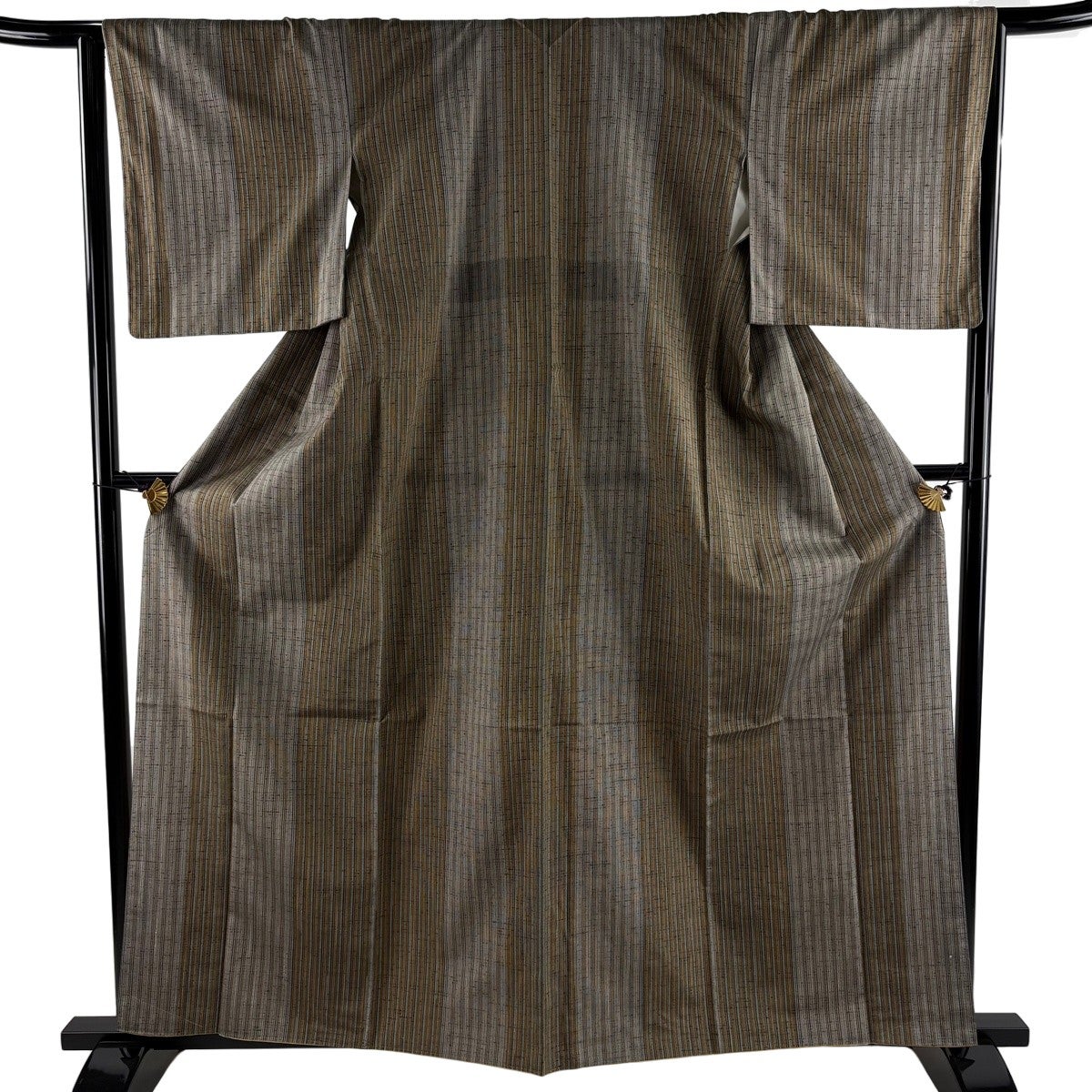 美品】 紬 身丈161cm 裄丈65cm M 袷 縞 灰茶 正絹 名品｜中古・古着