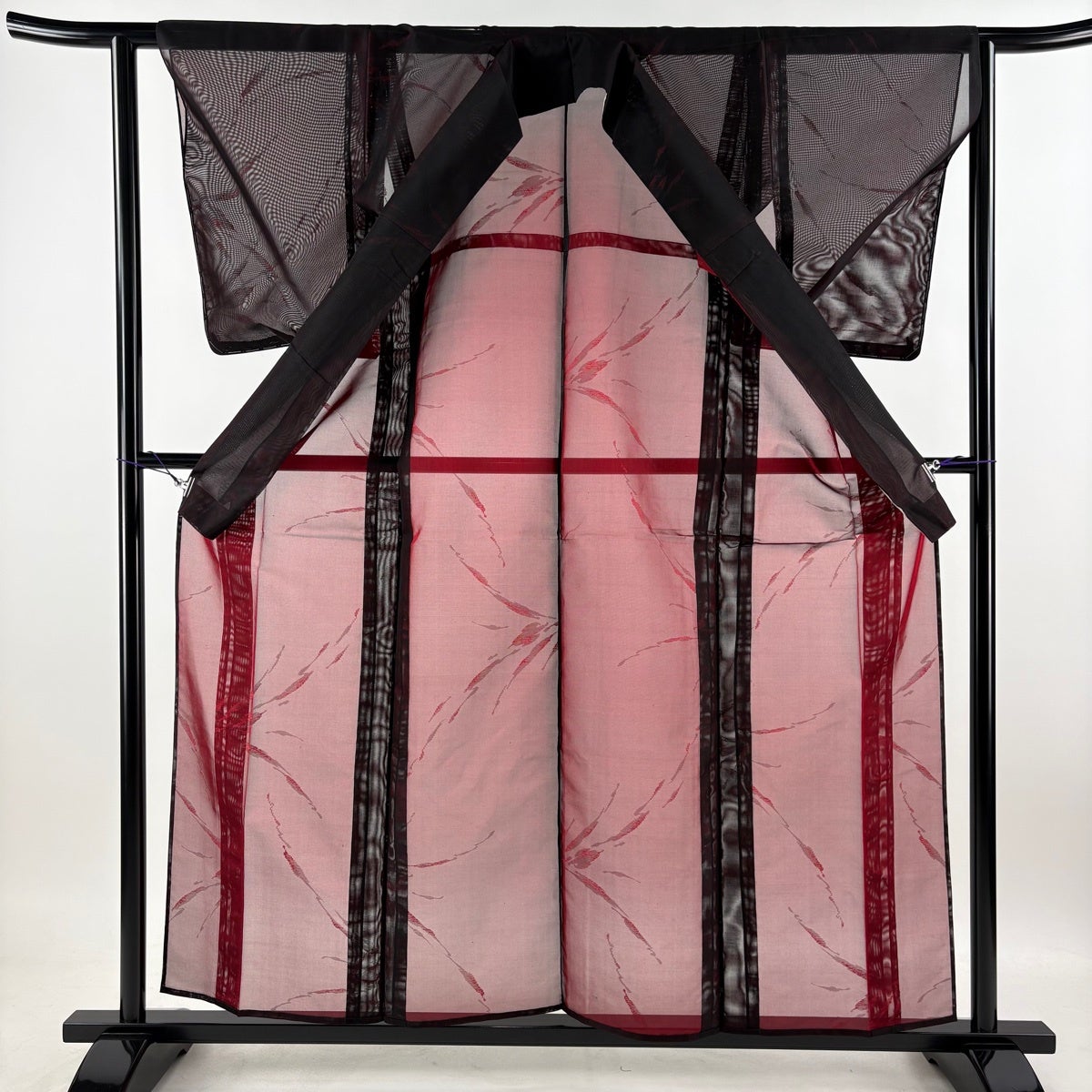 紬 身丈159cm 裄丈62cm S 薄物 紗 幾何学模様 赤黒 正絹 優品｜中古