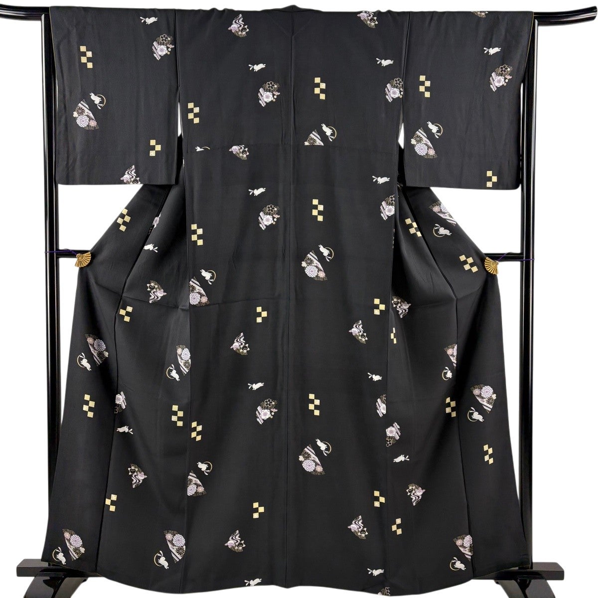 裄丈65cm 身丈159.5cm 金彩加工 黒 動物 日本昔話 ★専用★小紋 袷 秀品｜中古 正絹 黒 金彩 葉と実 袷 L 裄丈70.5cm 身丈176cm 小紋 着物・浴衣