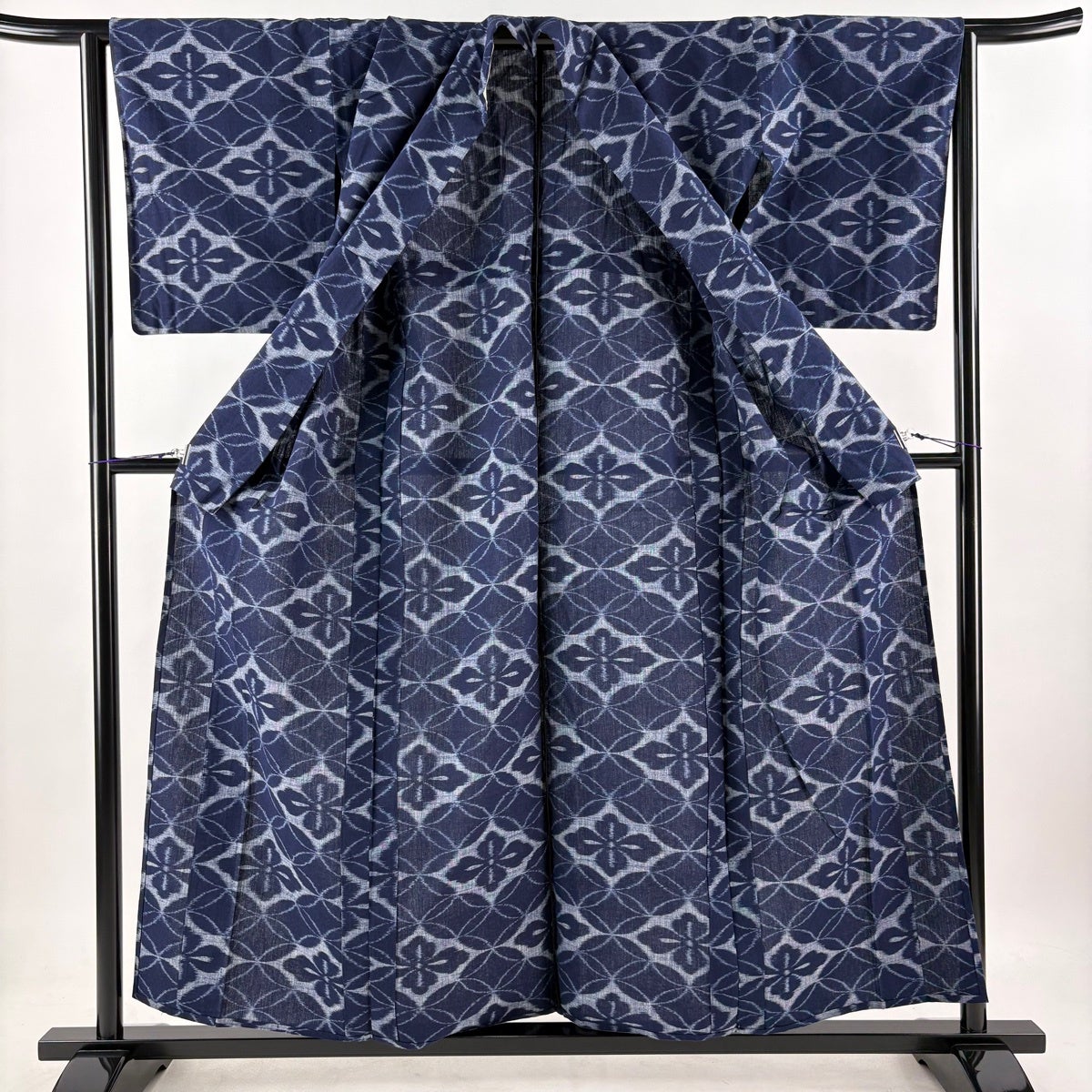 紬 身丈157cm 裄丈64cm M 単衣 花菱 七宝 紺色 正絹 秀品｜中古・古着