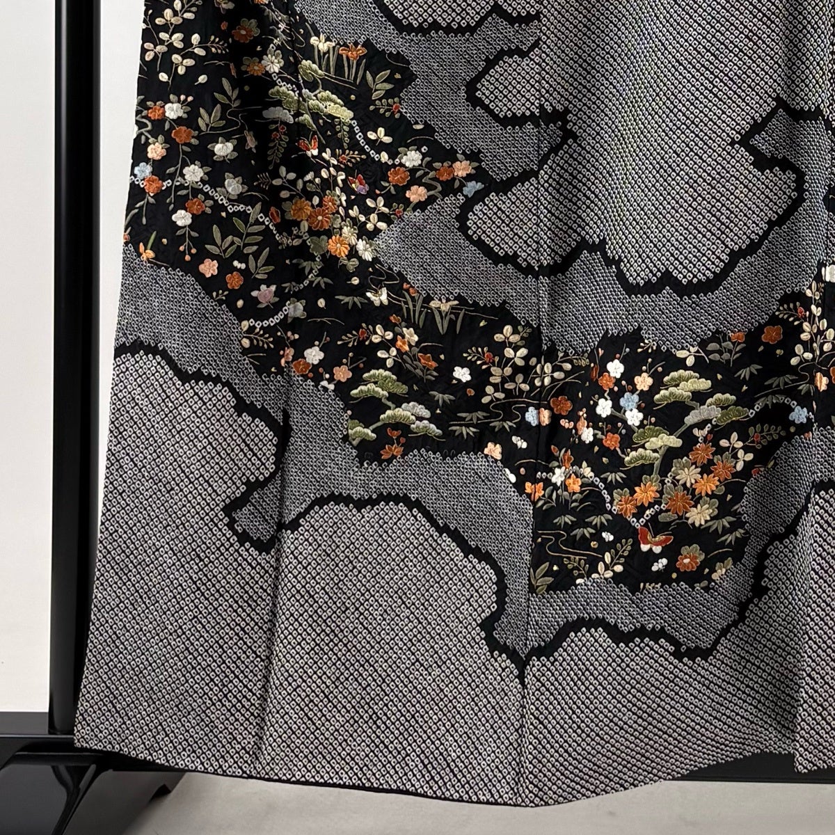 訪問着 身丈158cm 裄丈65cm M 袷 松竹梅 菊 刺繍 絞り 黒 正絹 秀品