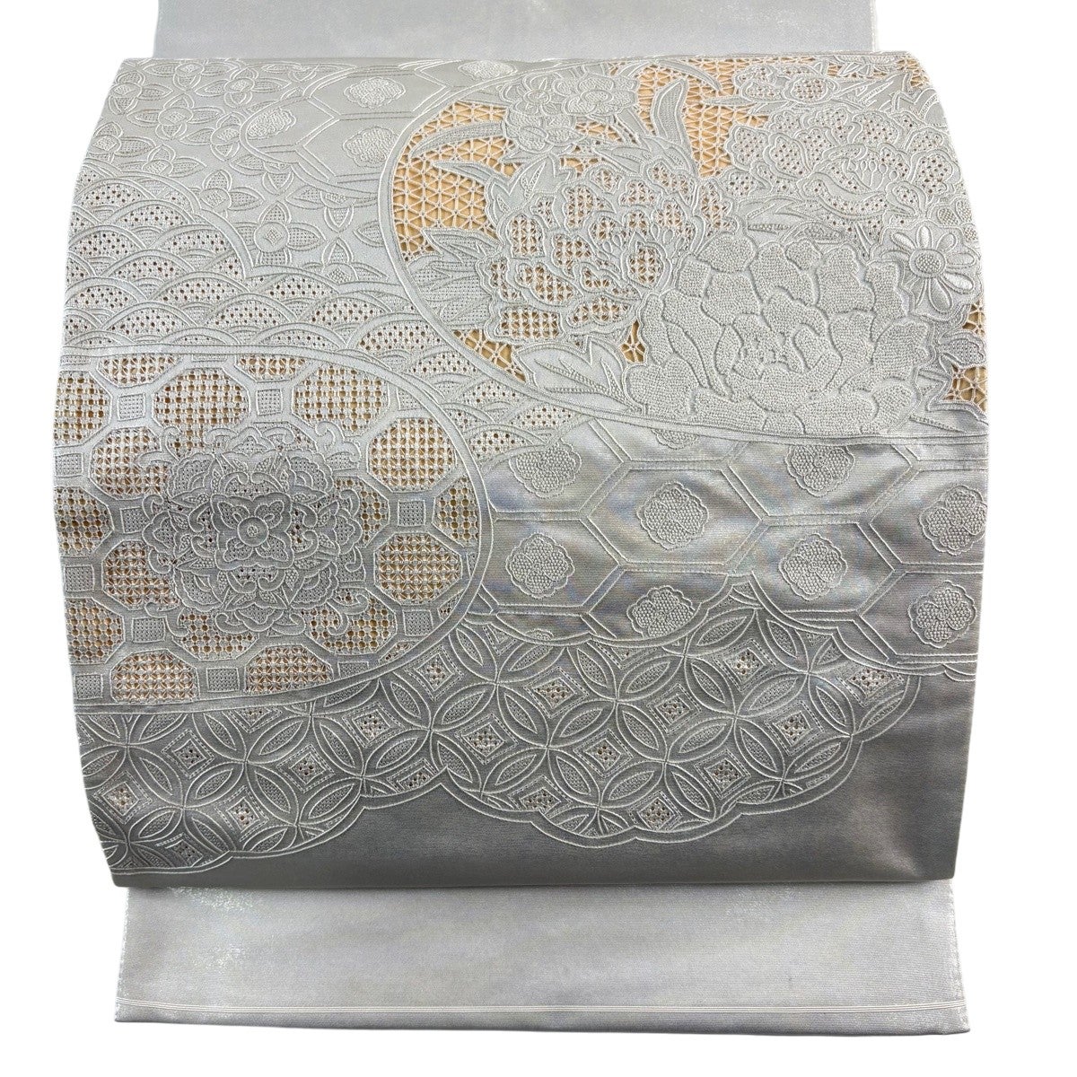 美品】 袋帯 秀品 関西仕立て 草花 七宝文 刺繍 箔 銀色 お太鼓柄 正絹