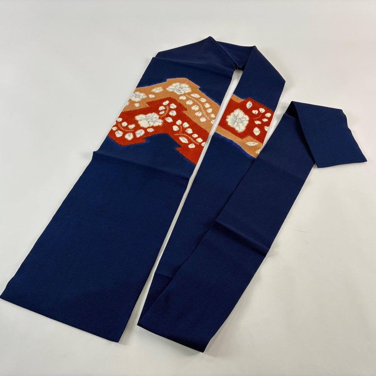 名古屋帯　藍染　辻ヶ花模様　楓　笹　波　着物　022t 日本工芸会正会員 市瀬史朗 流水に紅葉の模様 辻が花染名古屋帯【中古