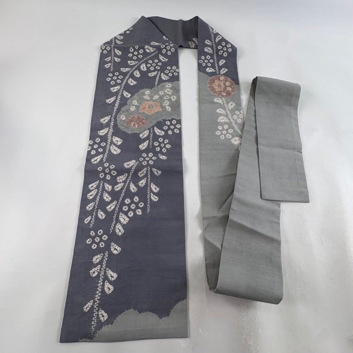 名古屋帯 秀品 紬地 草花 雲文 刺繍 絞り 青灰色 正絹｜中古・古着