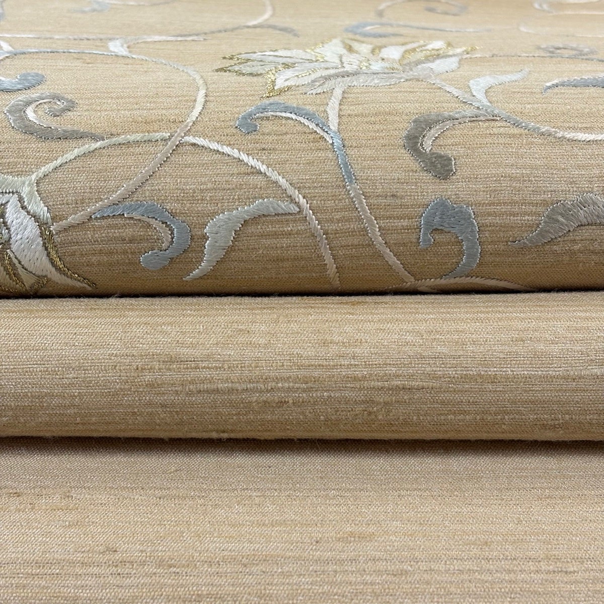 美品】 名古屋帯 逸品 花唐草 金糸 刺繍 ベージュ 正絹｜中古・古着