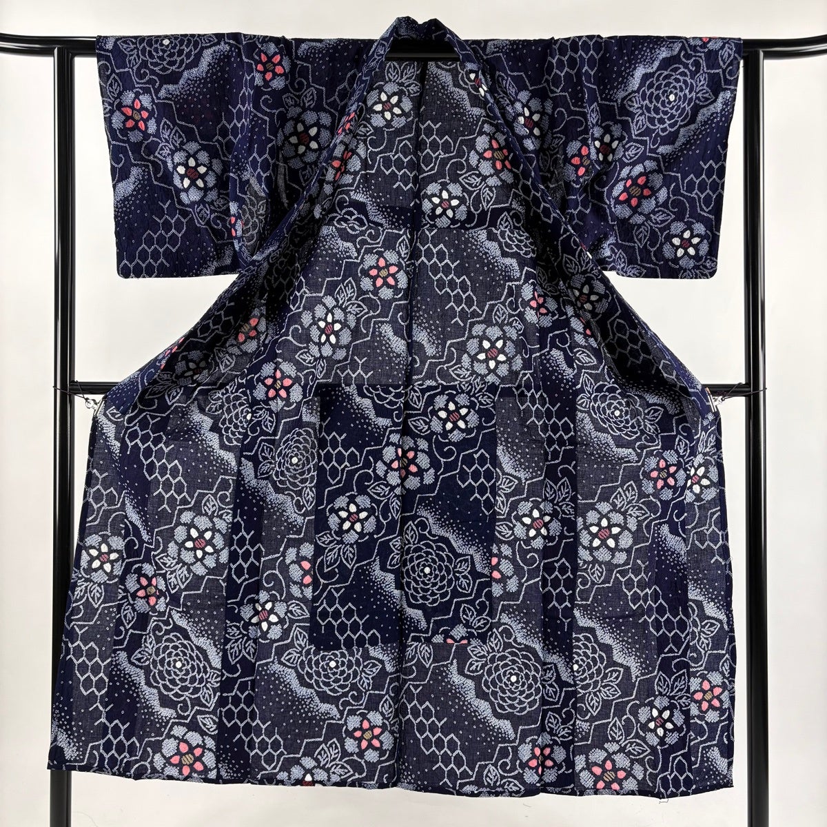 美品】 浴衣 身丈147.5cm 裄丈61cm S 絞り浴衣 草花 亀甲 濃紺 綿 名品