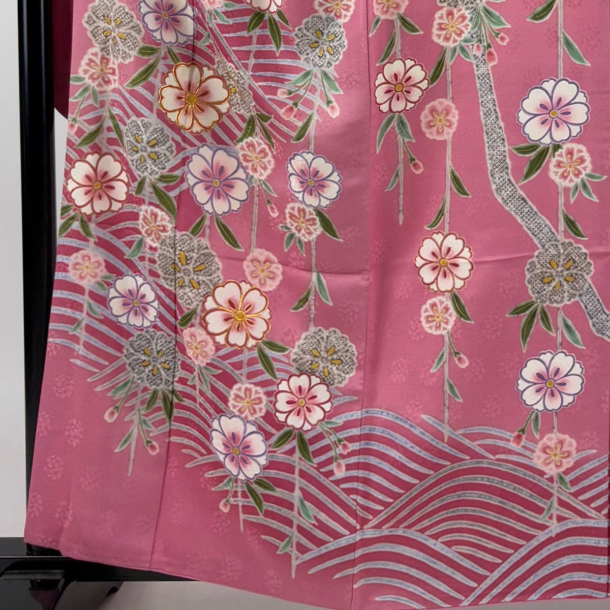 美品】 振袖 身丈161cm 裄丈66cm M 袷 枝垂れ桜 波 金糸 金彩 ピンク