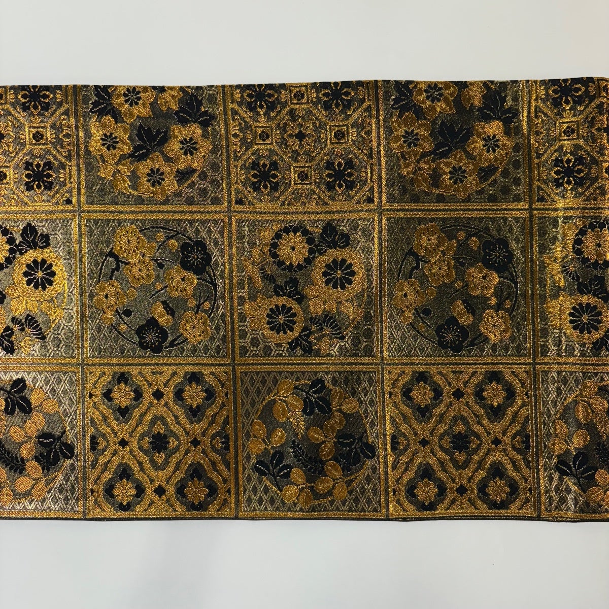 美品】 丸帯 名品 花丸文 蜀江華文 箔 黒 全通 正絹｜中古・古着