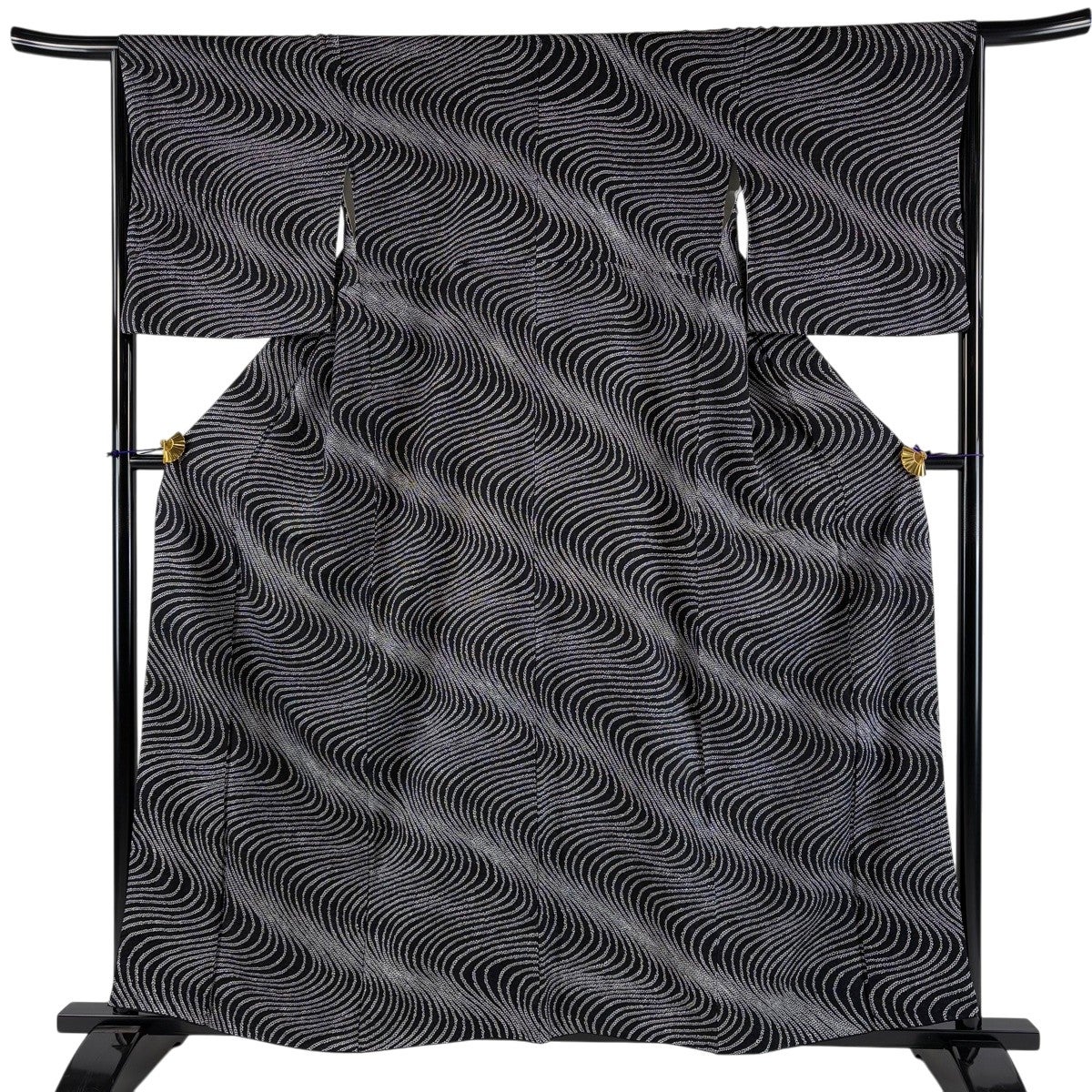 美品】 小紋 身丈159cm 裄丈65cm M 袷 流水 絞り 黒 正絹 秀品｜中古