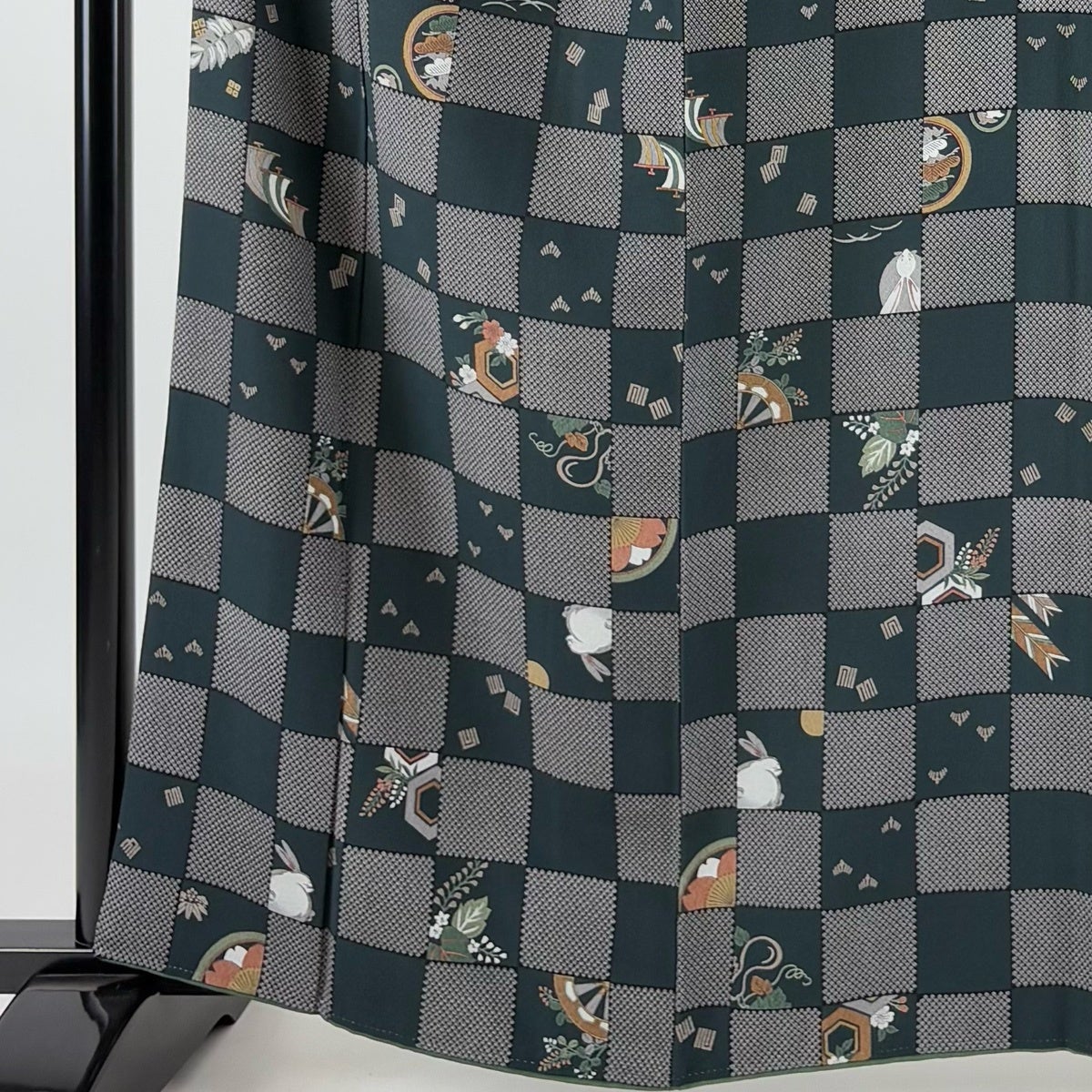 小紋 身丈160cm 裄丈65cm M 袷 市松 うさぎ 深緑 正絹 秀品｜中古