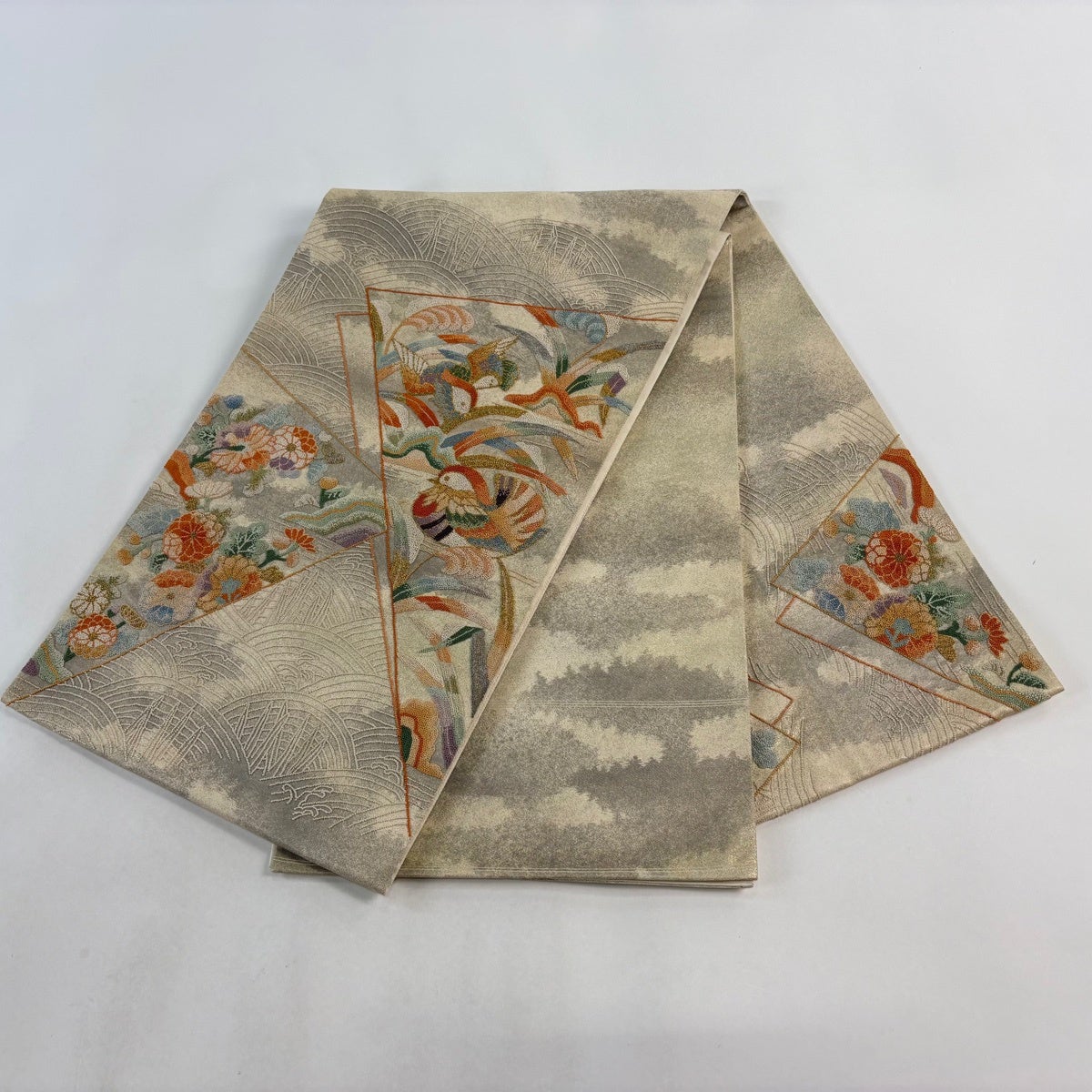 袋帯 秀品 関西仕立て 鴛鴦 菊 金糸 相良刺繍 ベージュ お太鼓柄 正絹