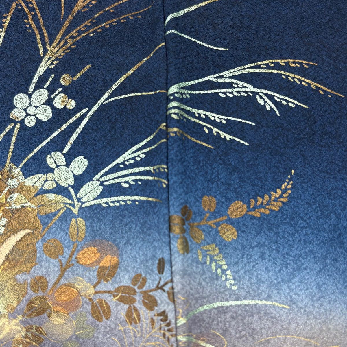 訪問着 身丈159cm 裄丈64.5cm M 袷 雪輪 秋草 刺繍 金彩 紺色 正絹 秀