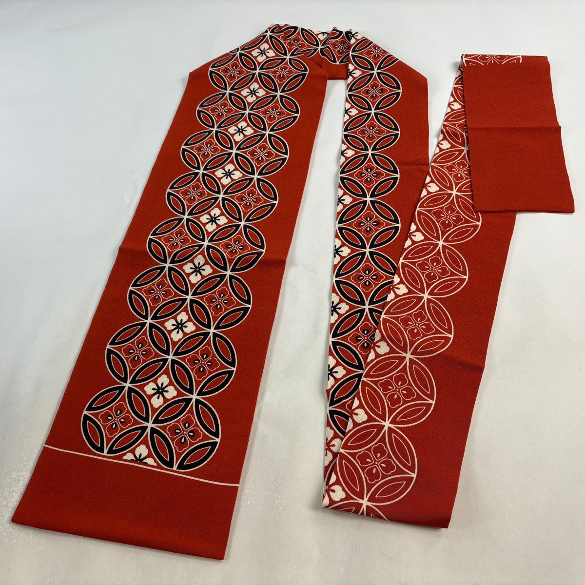 美品】 名古屋帯 逸品 栗山吉三郎 落款あり 七宝 縮緬 朱色 正絹｜中古