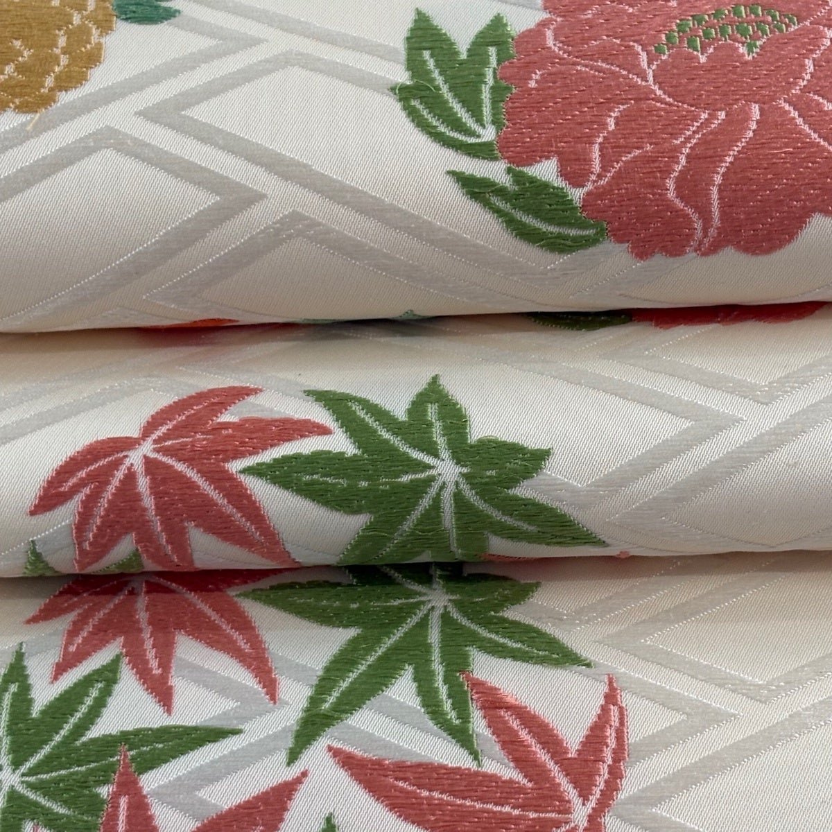 名古屋帯 逸品 人間国宝 喜多川平朗 花丸文 牡丹 刺繍 クリーム 正絹