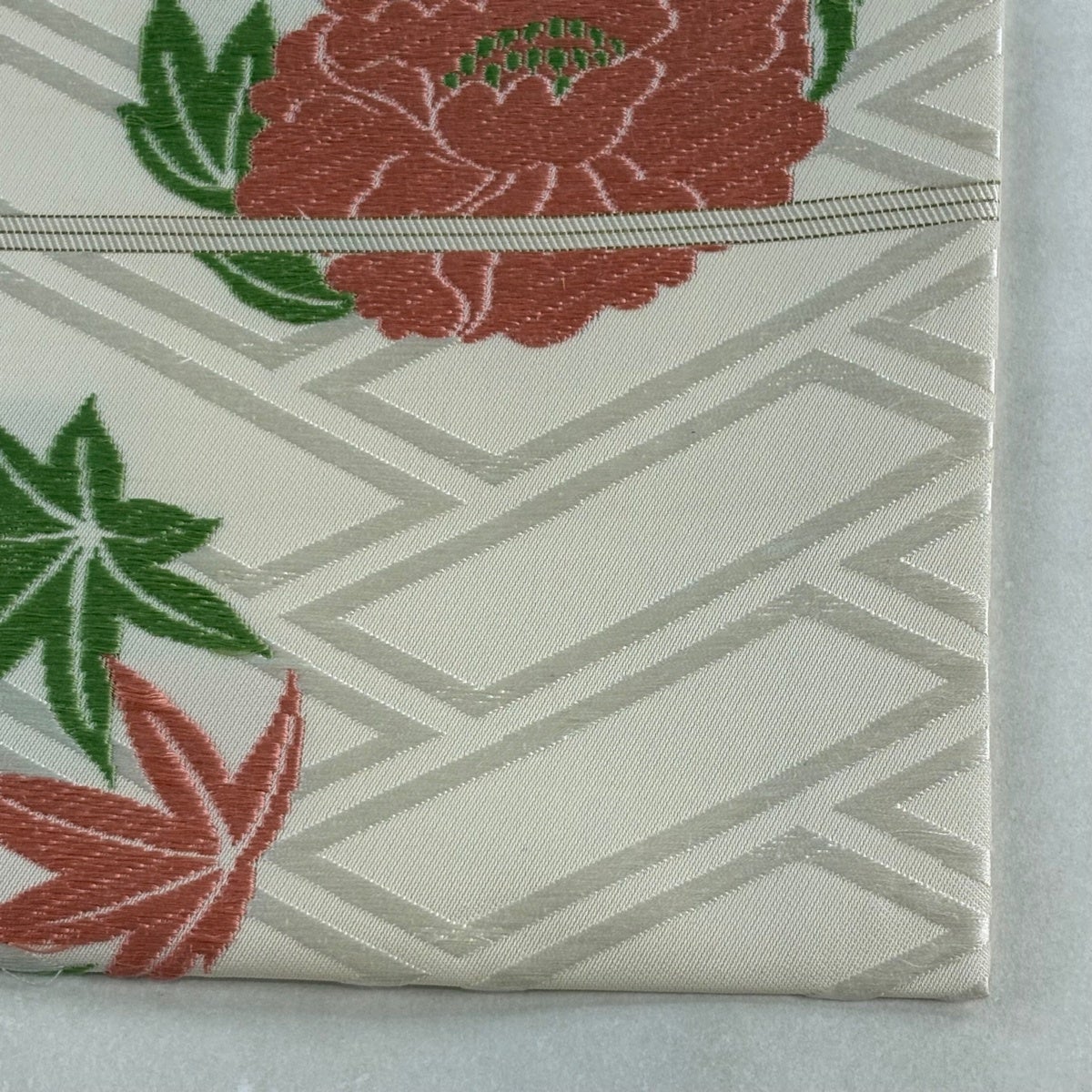 名古屋帯 逸品 人間国宝 喜多川平朗 花丸文 牡丹 刺繍 クリーム 正絹