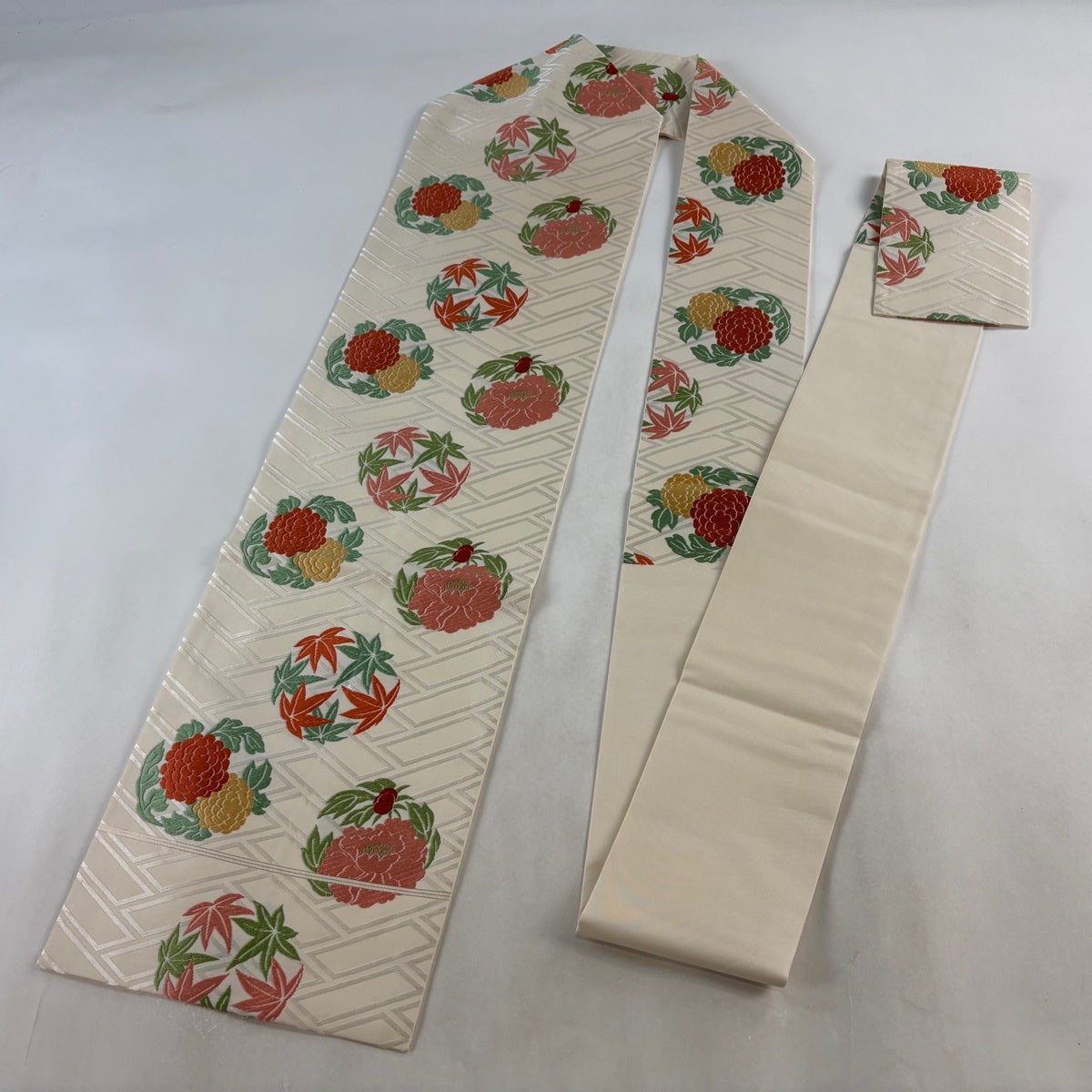 名古屋帯 逸品 人間国宝 喜多川平朗 花丸文 牡丹 刺繍 クリーム 正絹
