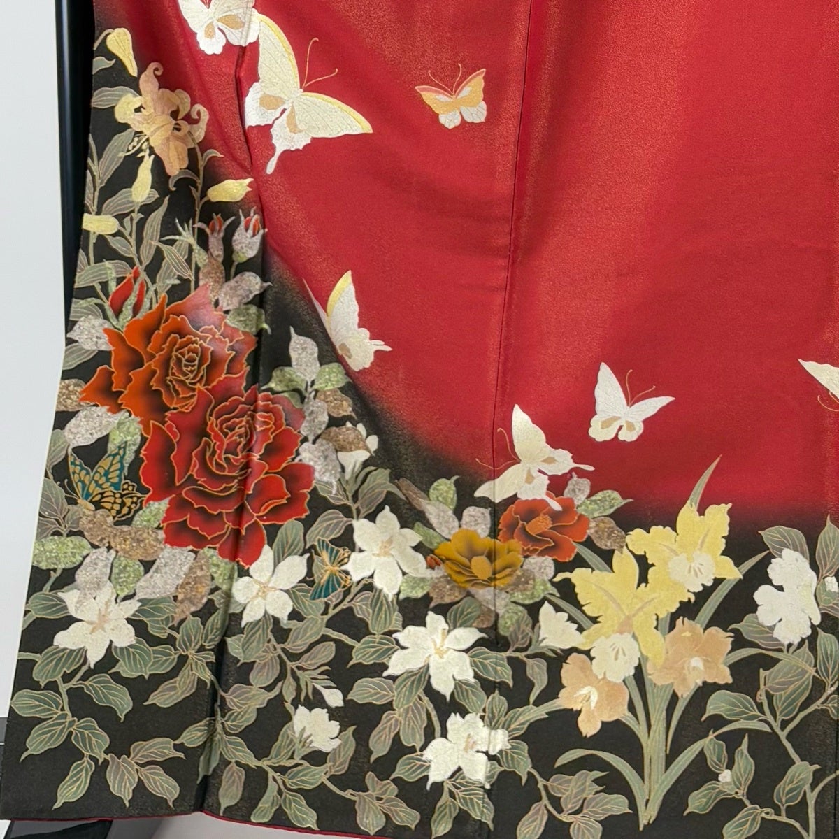 振袖 身丈167.5cm 裄丈69.5cm L 袷 蝶 薔薇 金通し 金銀彩 赤 正絹